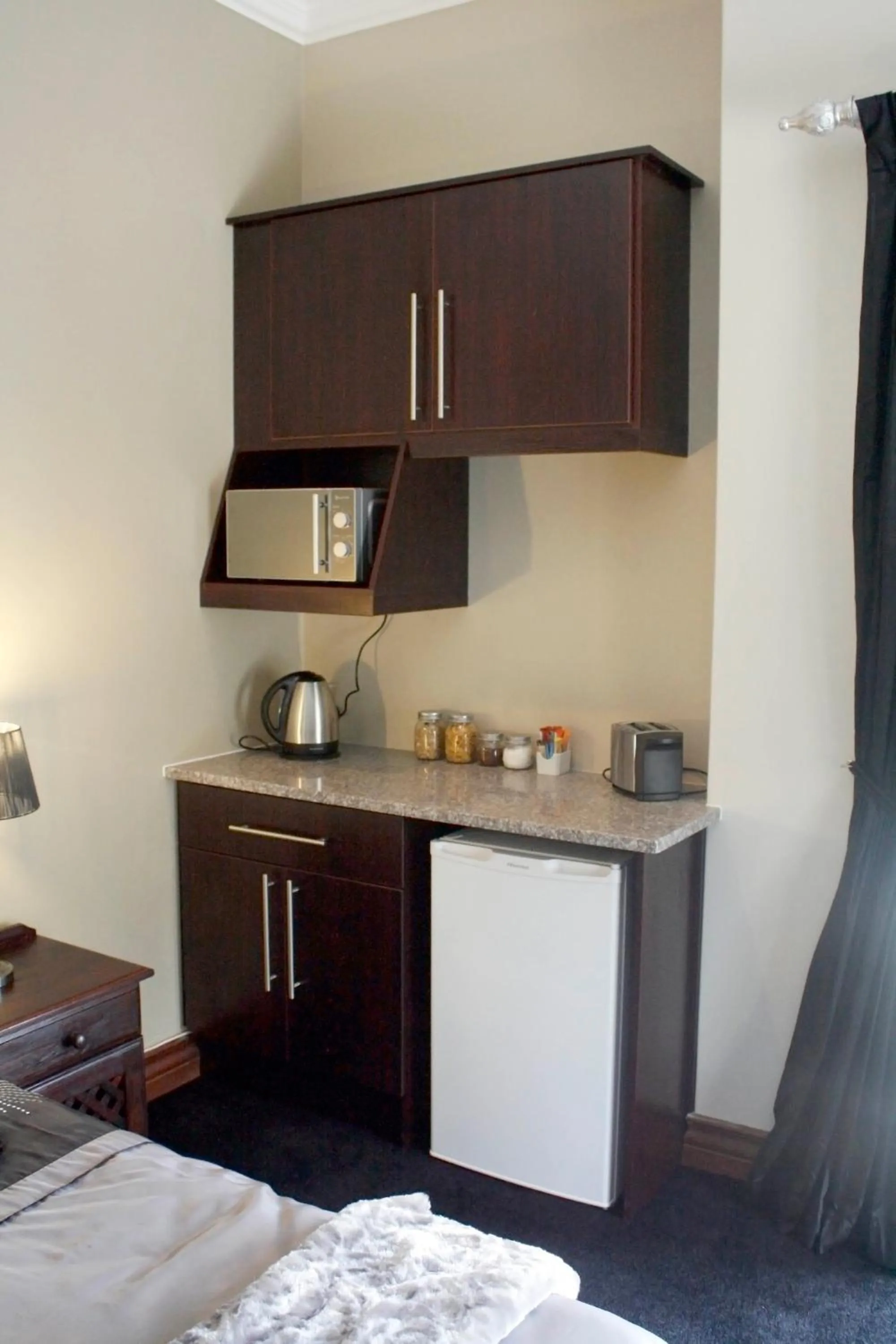 Coffee/tea facilities, Bed in Casa Flora Guesthouse