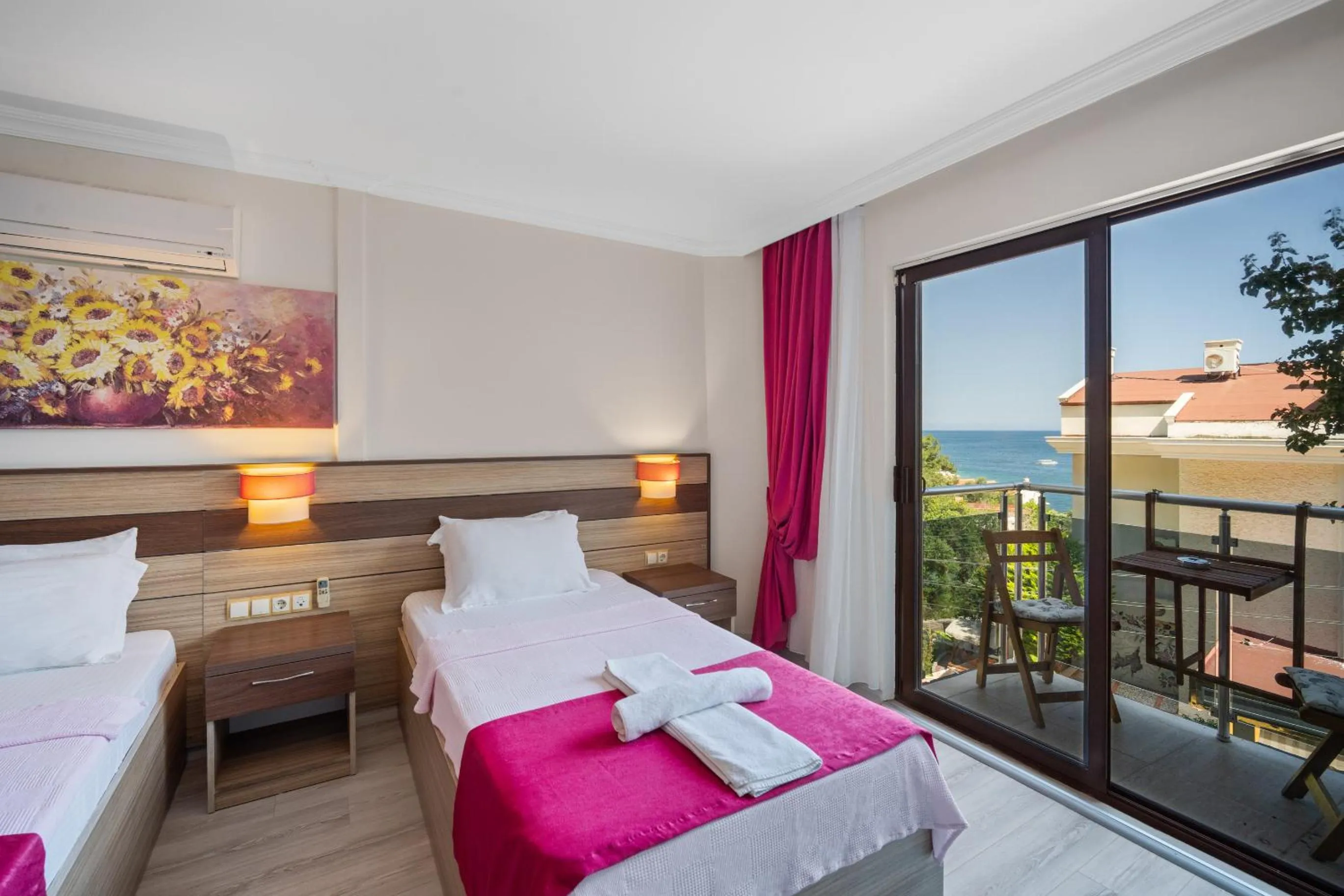 Balcony/Terrace, Bed in Eden Pyara Hotel Turunc