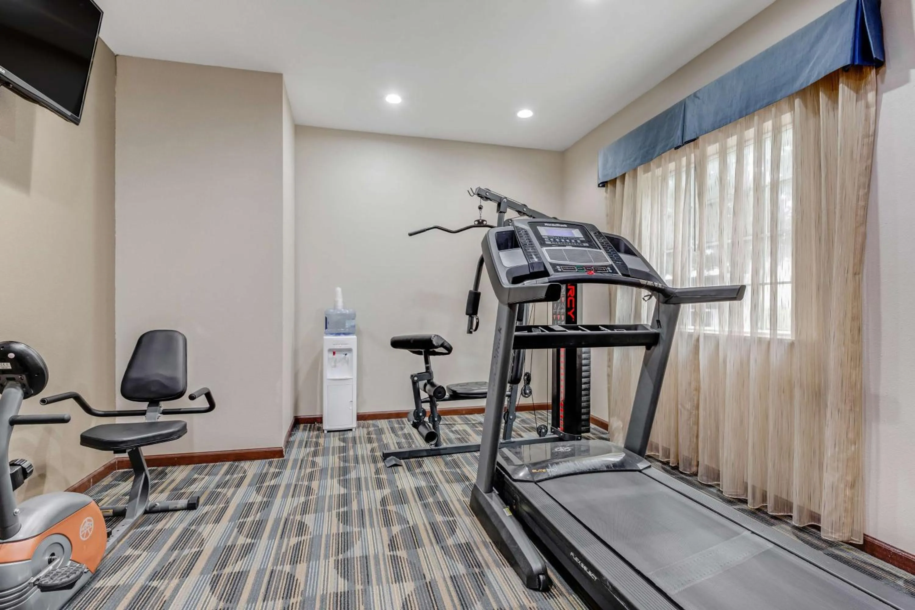 Fitness centre/facilities in SureStay Plus Hotel by Best Western Owasso Tulsa North
