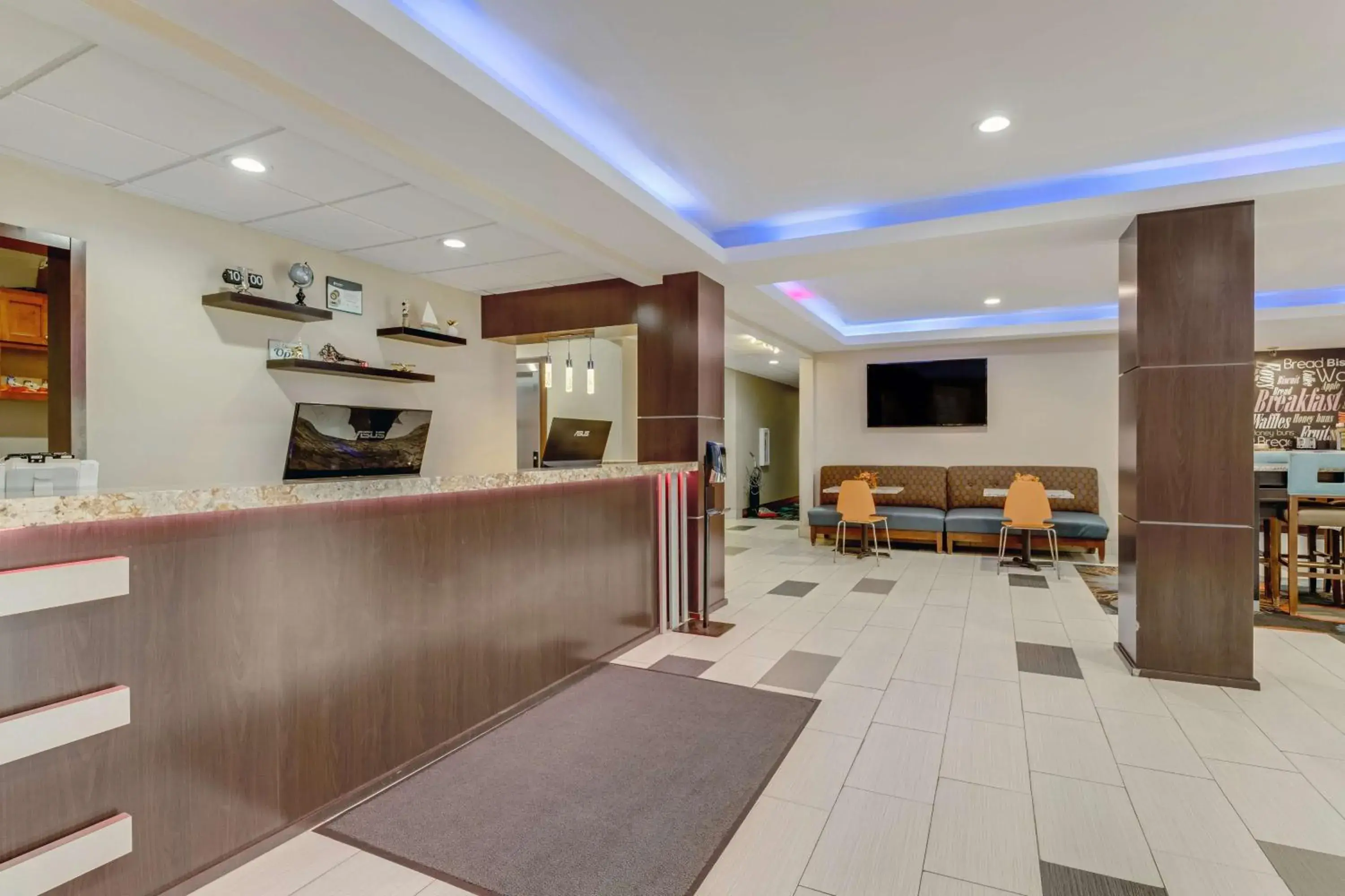 Lobby or reception in SureStay Plus Hotel by Best Western Owasso Tulsa North Lobby or reception in SureStay Plus Hotel by Best Western Owasso Tulsa North