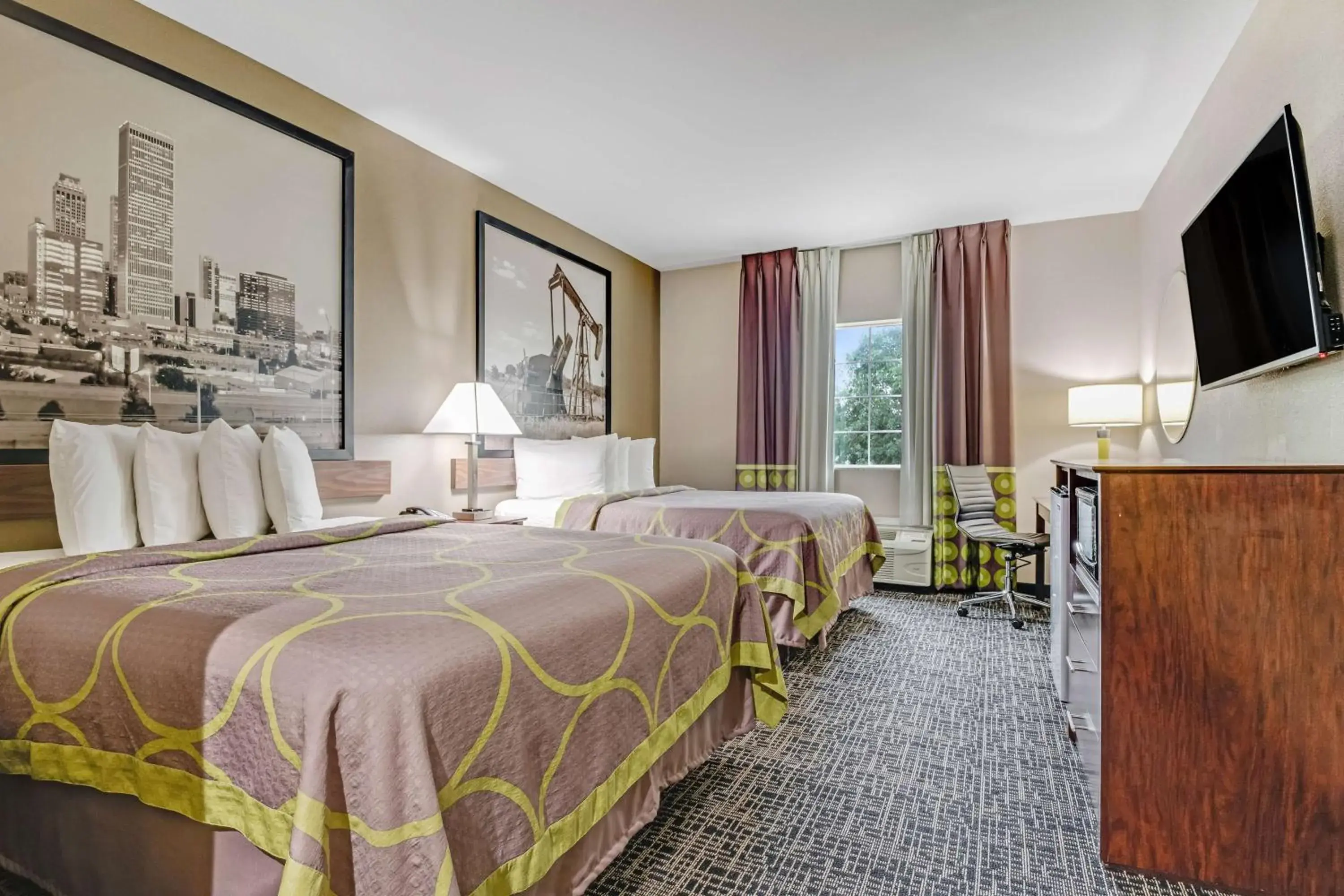 Bedroom, Bed in SureStay Plus Hotel by Best Western Owasso Tulsa North Bedroom, Bed in SureStay Plus Hotel by Best Western Owasso Tulsa North