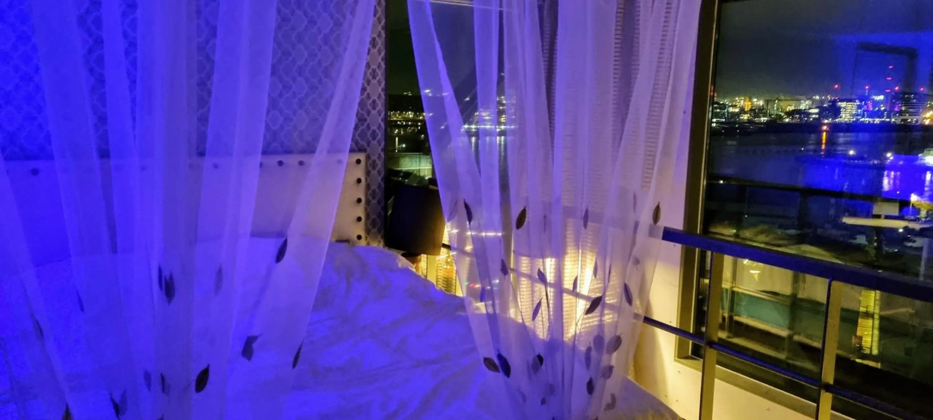 Bed in Crane Hotel Faralda