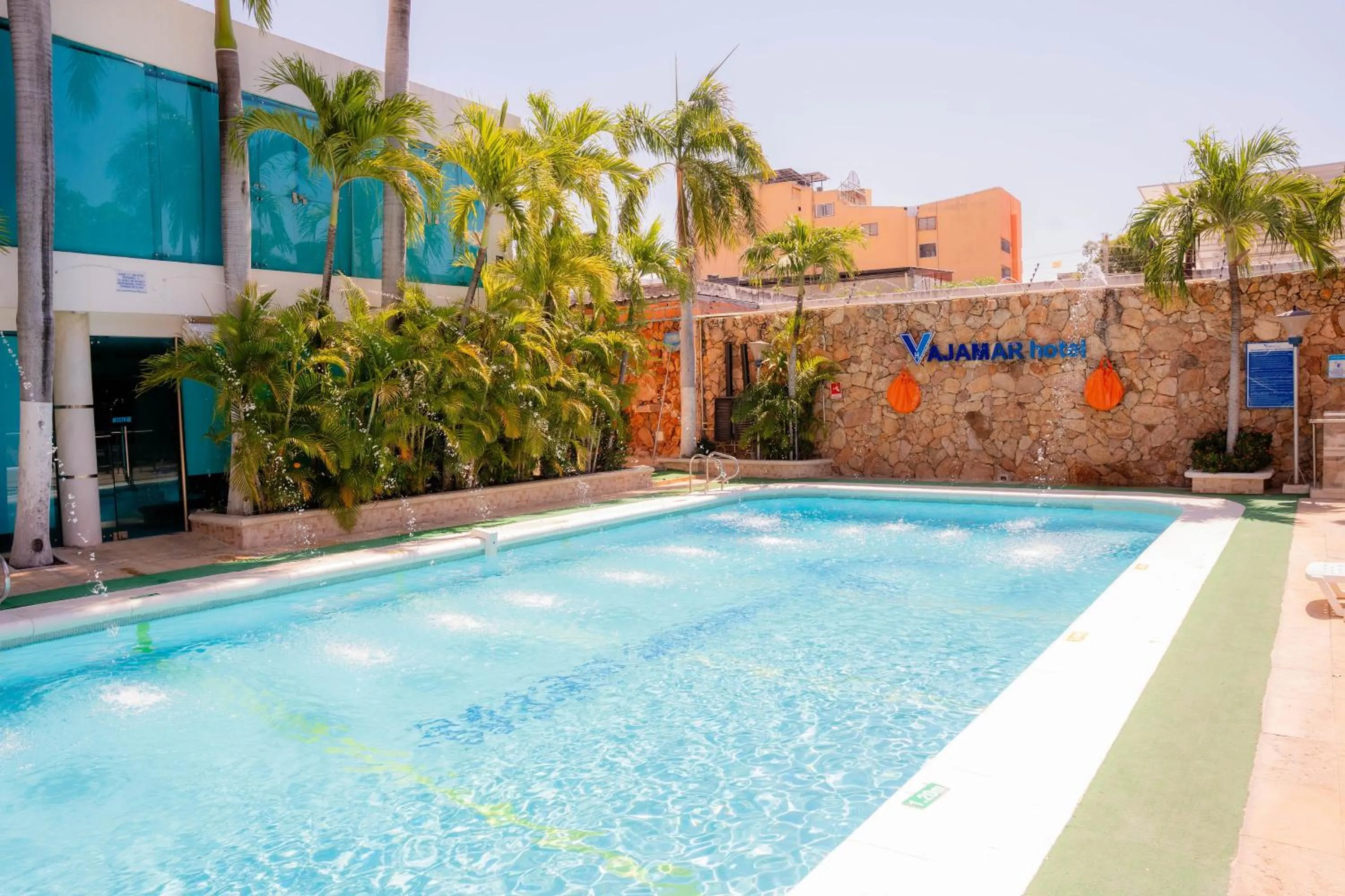 Swimming pool in GIO Hotel Vajamar Valledupar