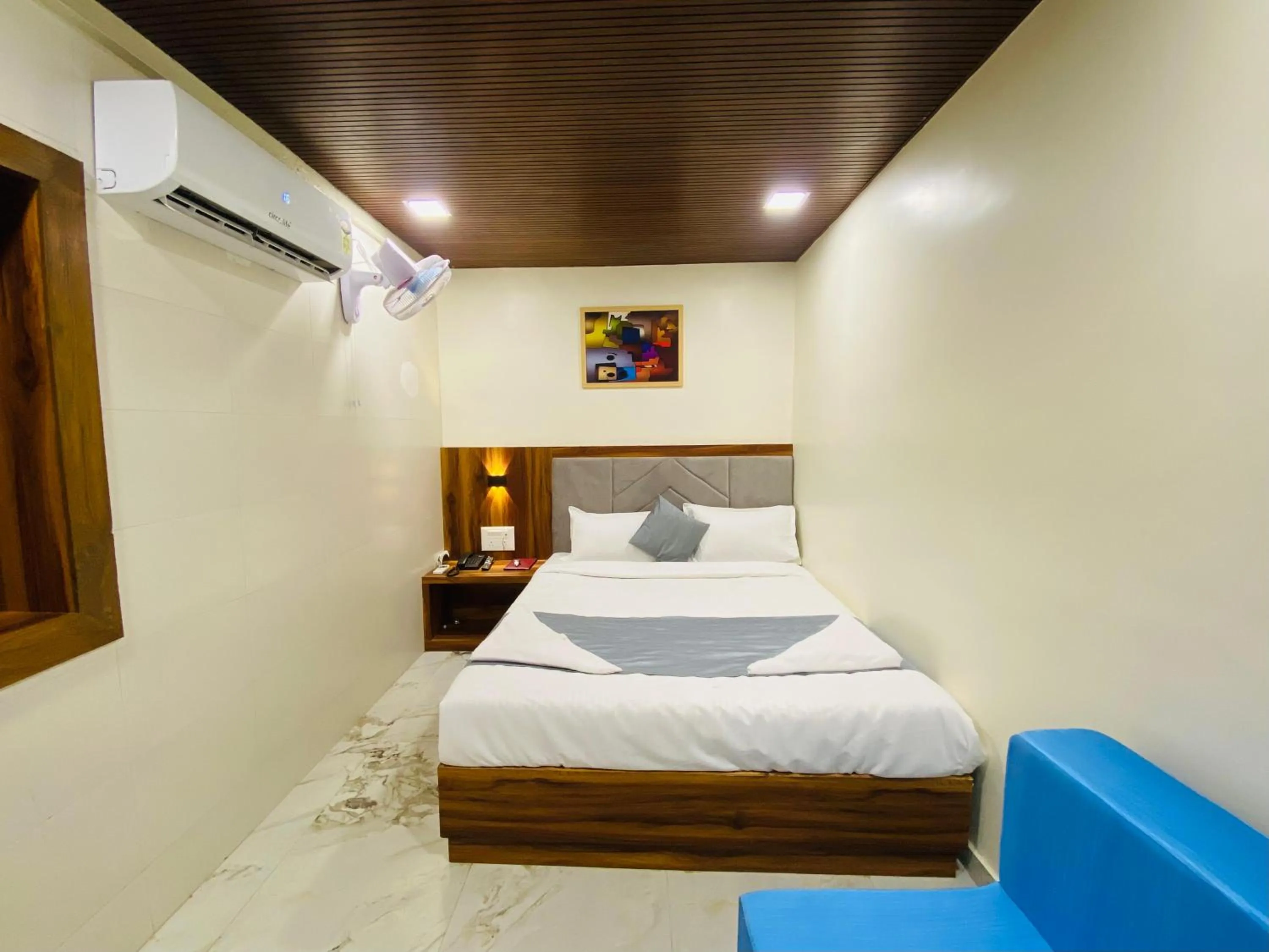 Photo of the whole room, Bed in Hotel Aksa Palace