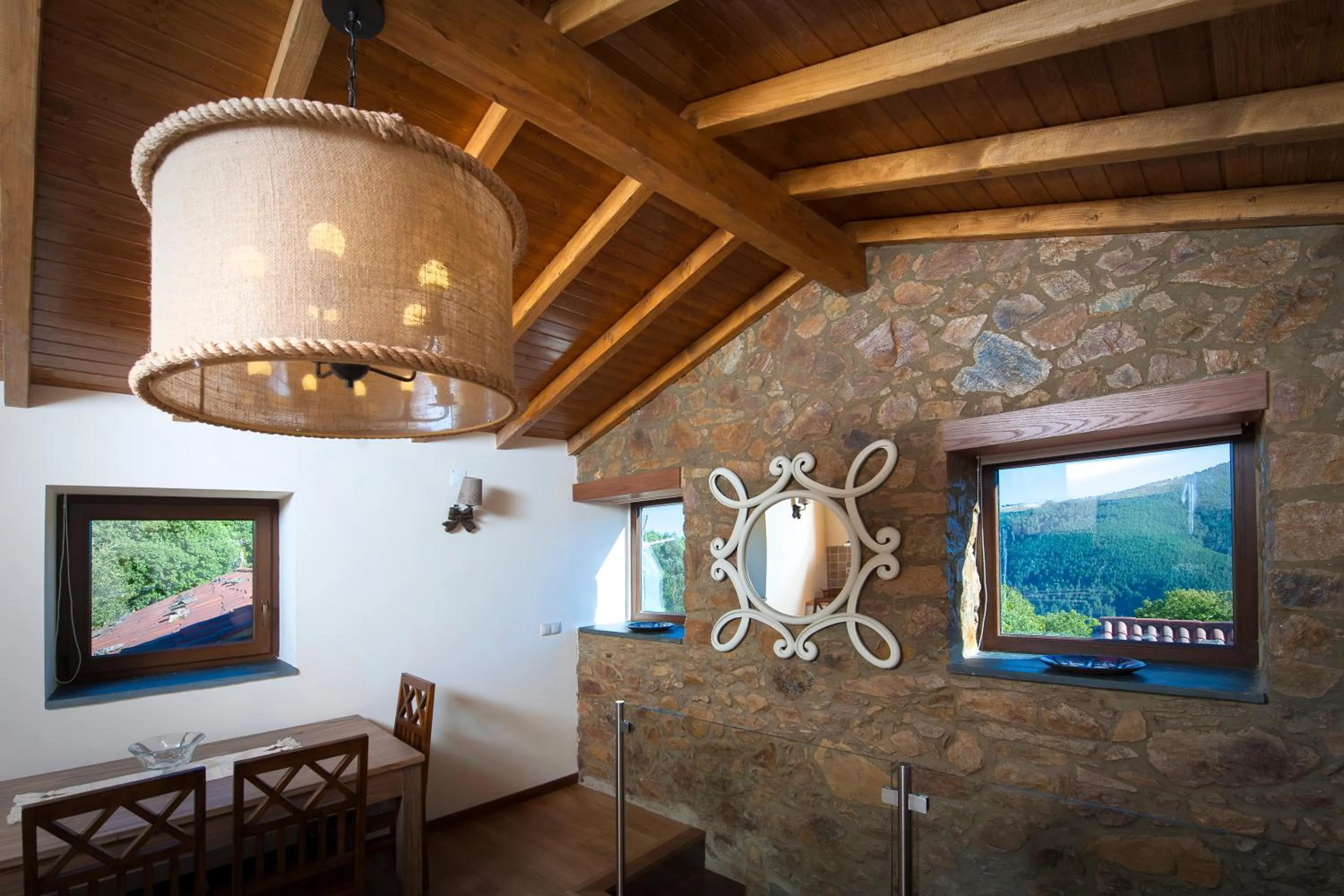 Dining area in Mountain Whisper