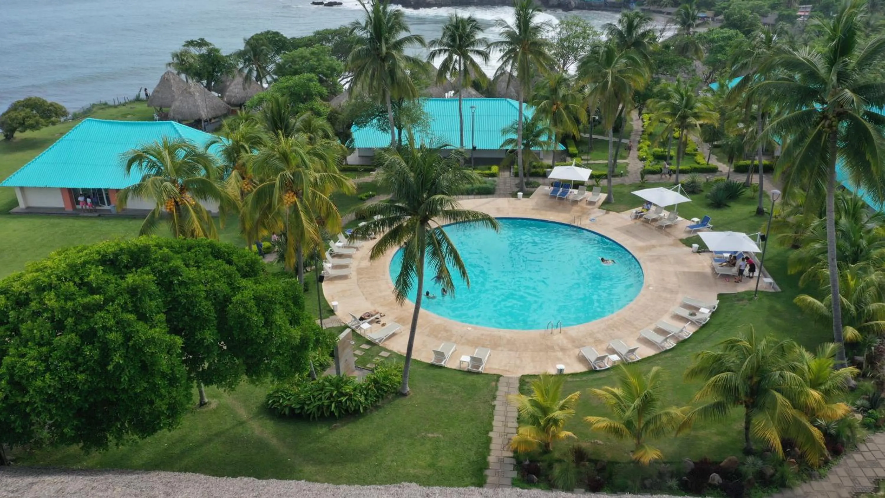 Swimming pool in Atami Escape Resort
