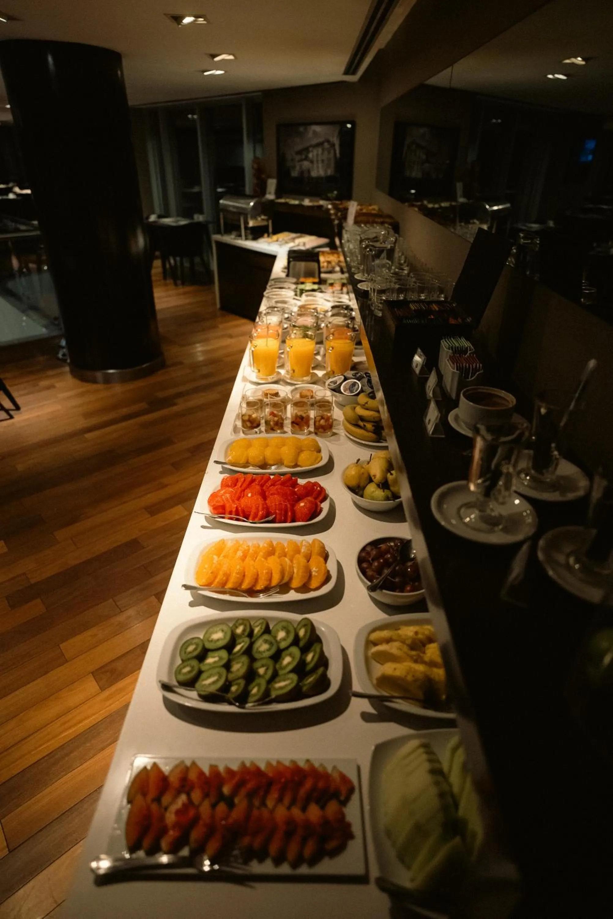 Buffet breakfast in Yrigoyen 111 Hotel