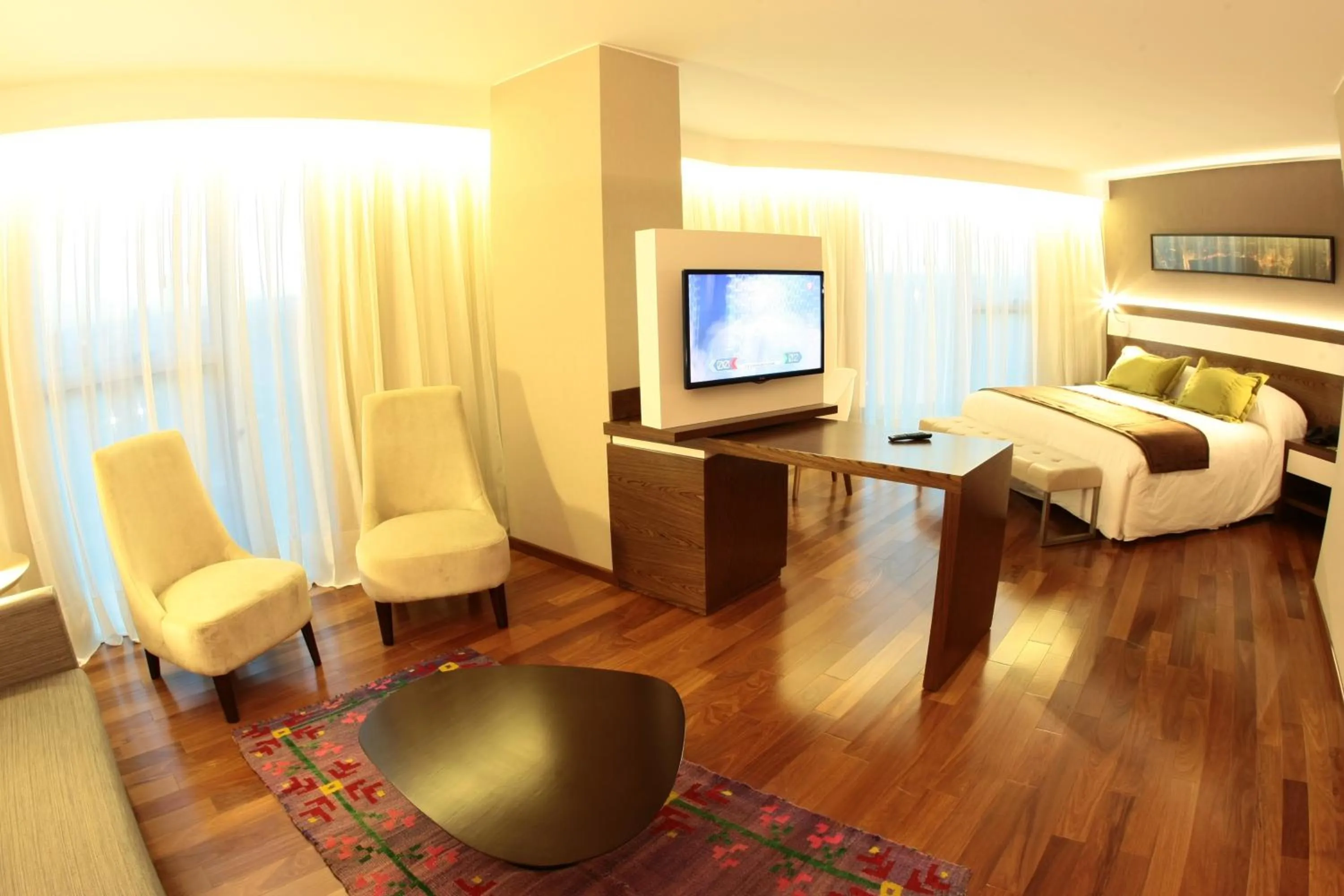 Photo of the whole room, Bed in Yrigoyen 111 Hotel