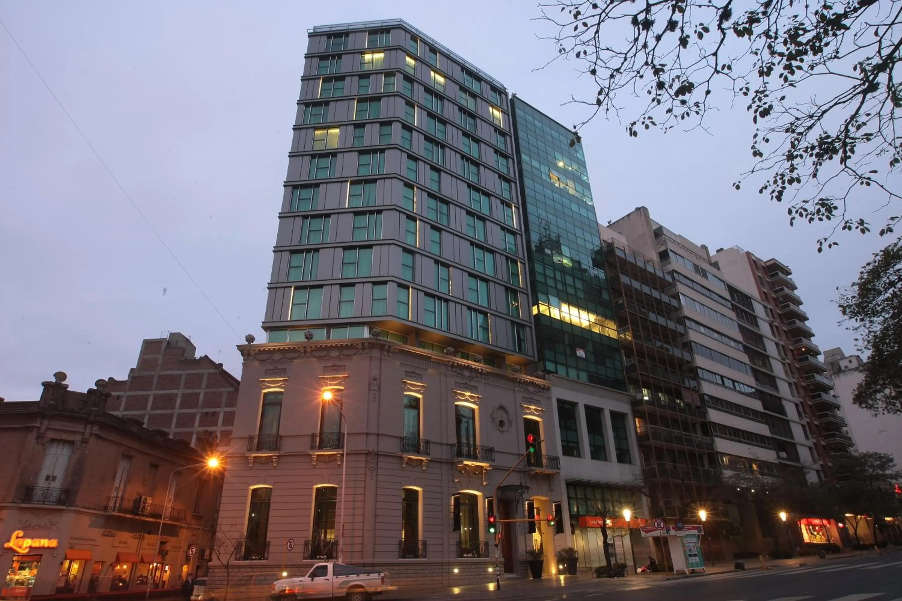 Facade/entrance in Yrigoyen 111 Hotel