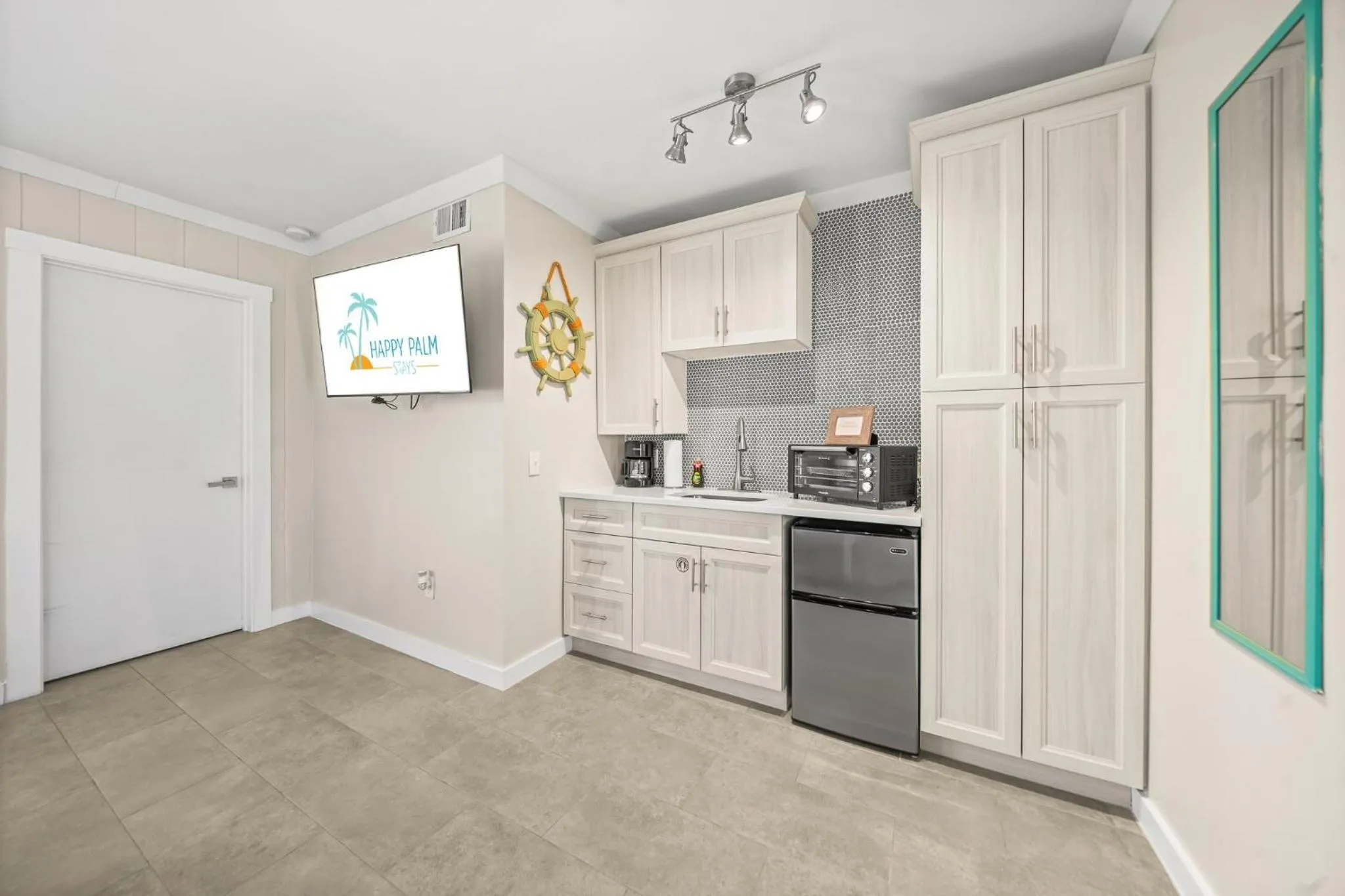 Kitchen or kitchenette in The Banana River Resort