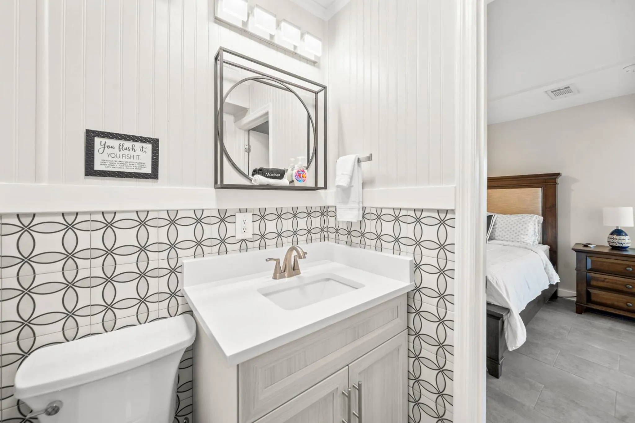 Toilet, Bed in The Banana River Resort