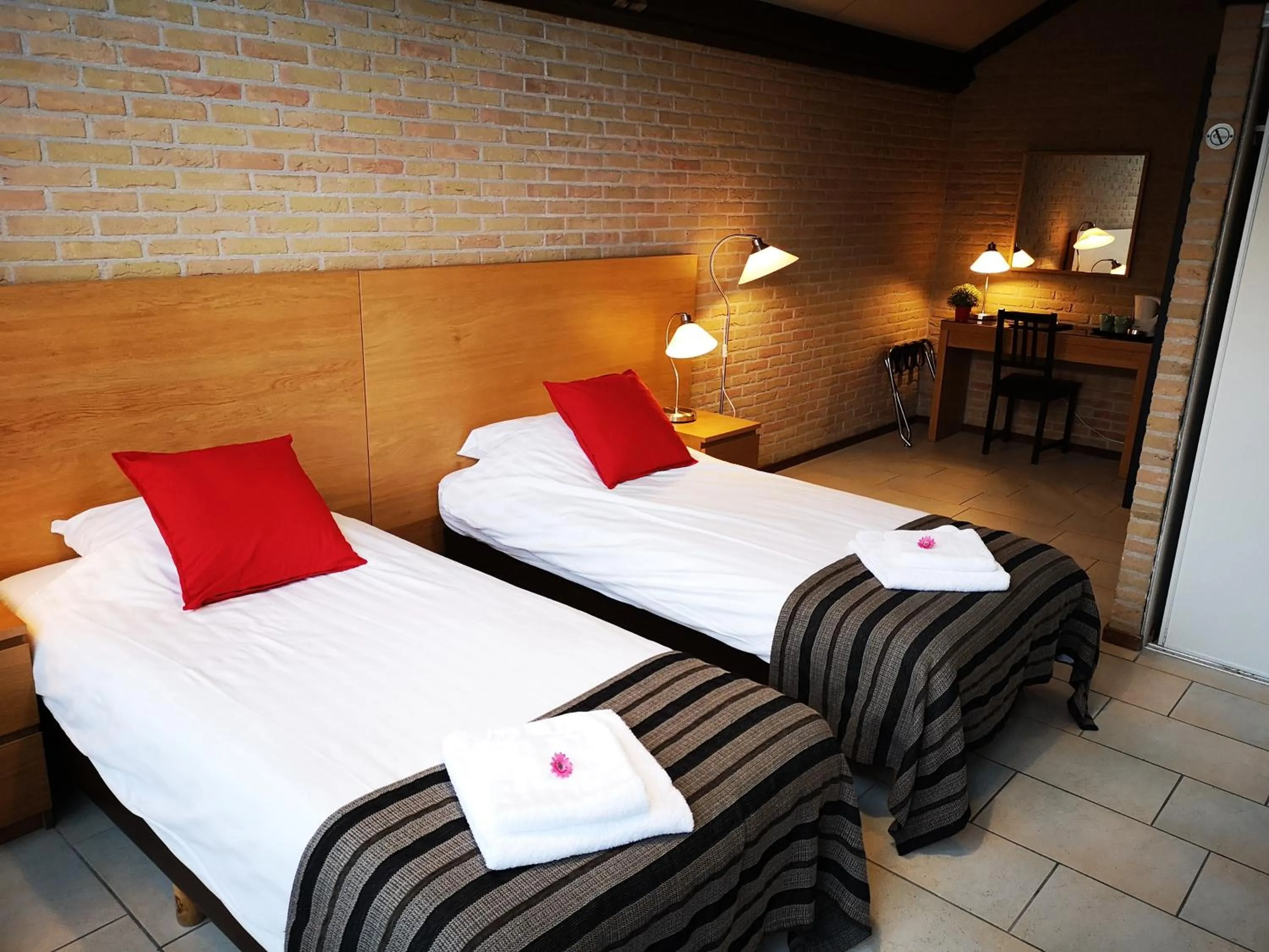 Bed in Motel Oostvoorne