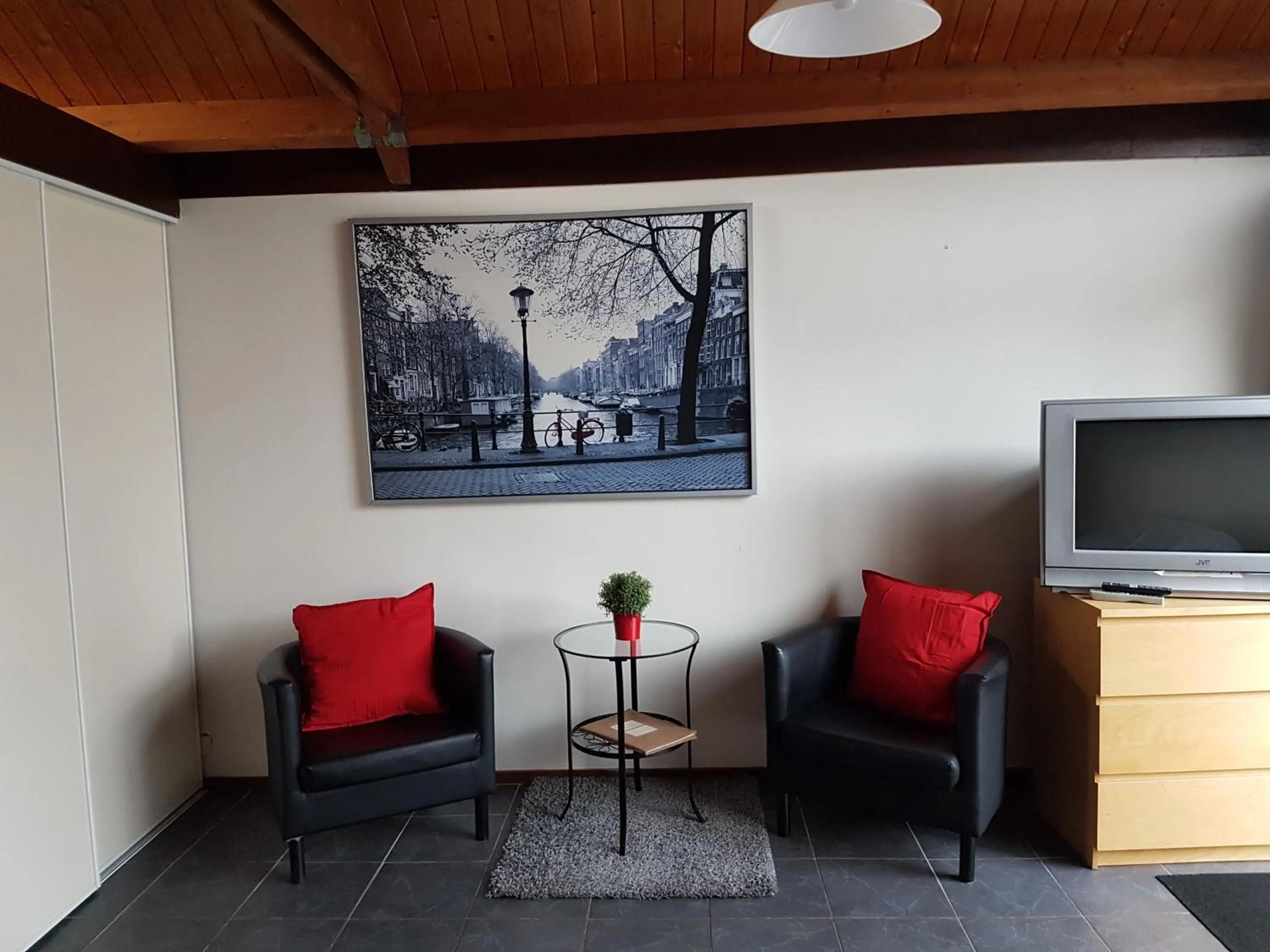 Seating area in Motel Oostvoorne