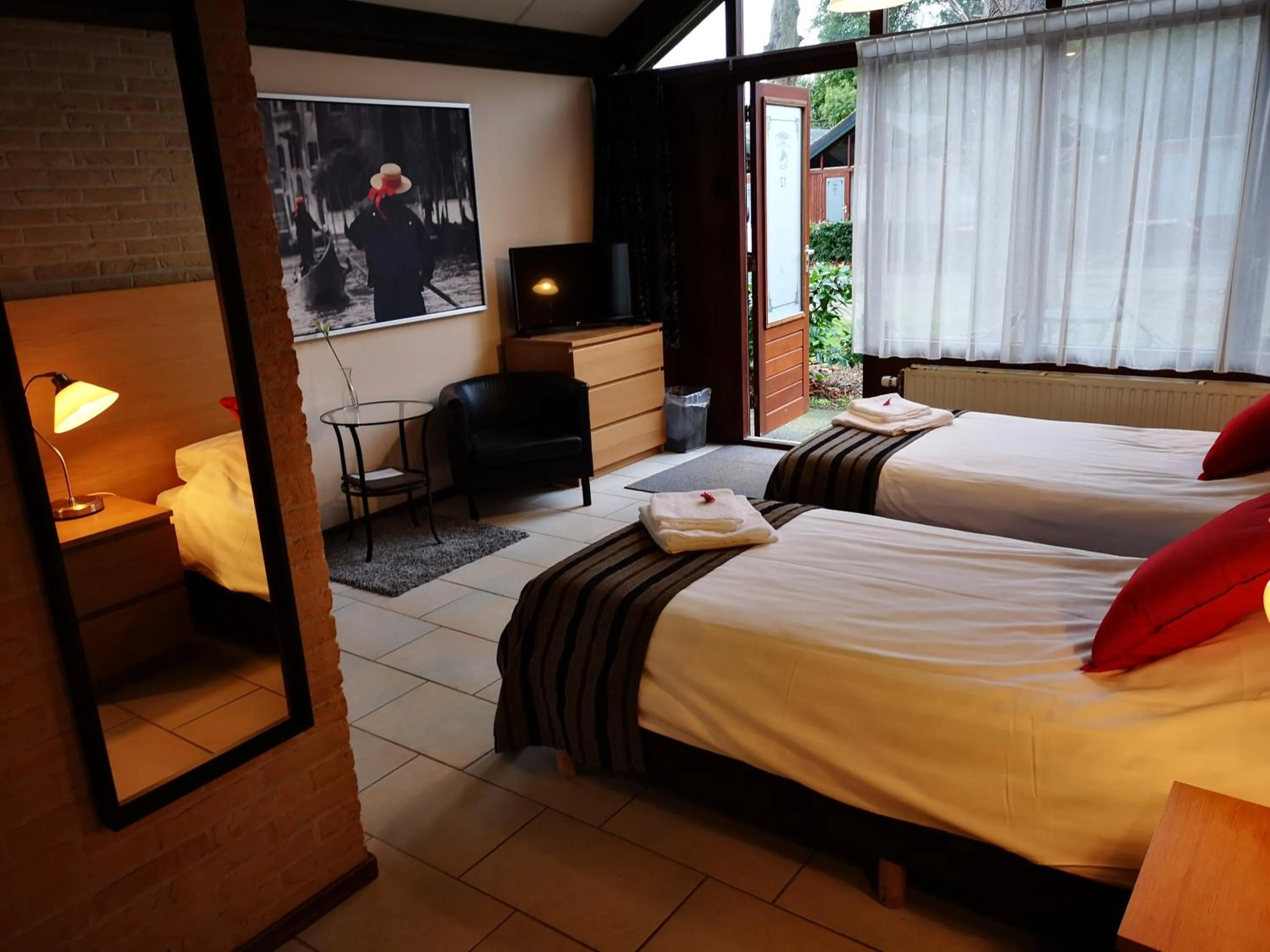 Bed in Motel Oostvoorne