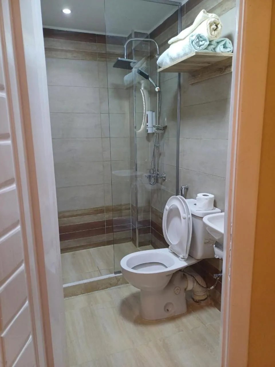 Shower in Cairo Hub