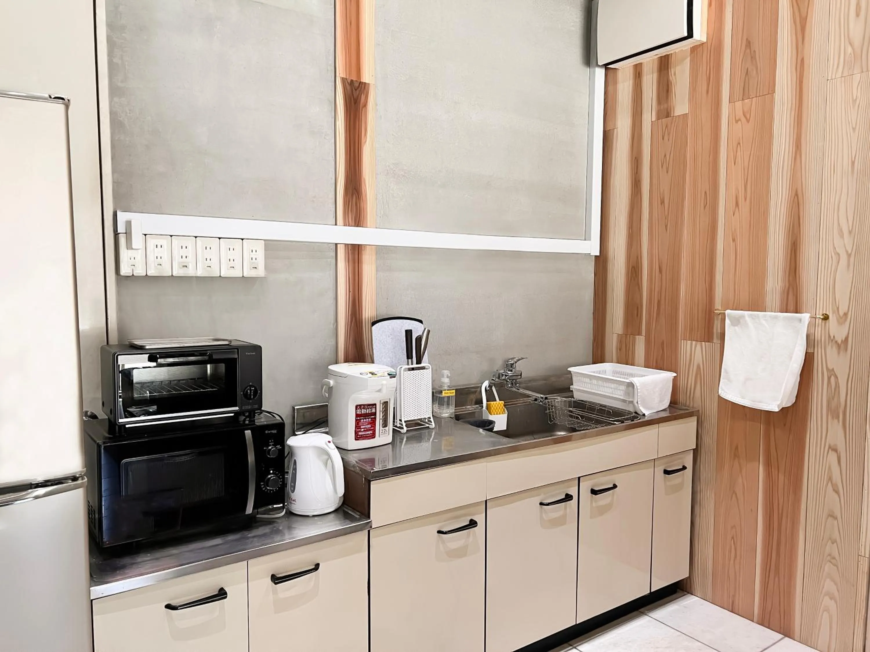 Communal lounge/ TV room in Hostel Miyagawa by Murasaki