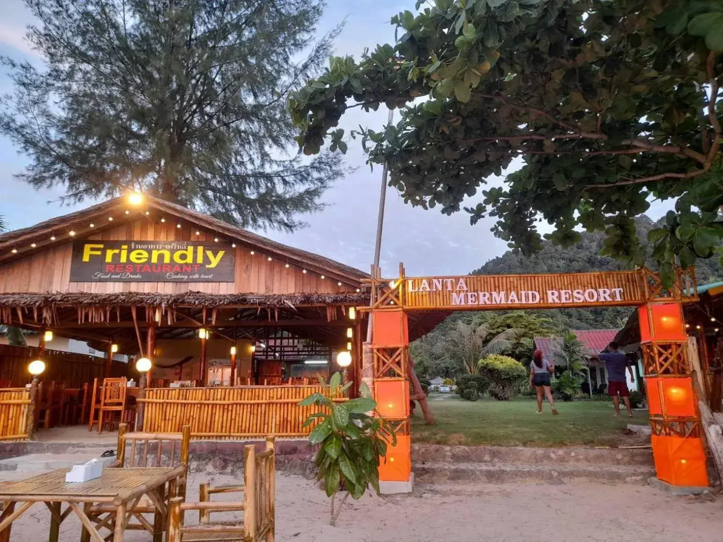 Restaurant/places to eat in Lanta Mermaid Resort Restaurant/places to eat in Lanta Mermaid Resort