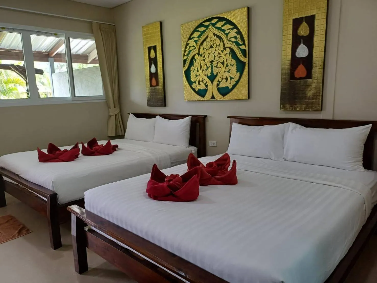 Bed in Lanta Mermaid Resort