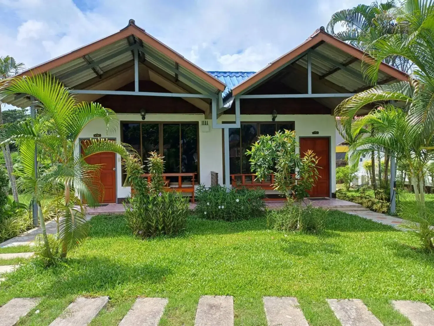 Property building in Lanta Mermaid Resort Property building in Lanta Mermaid Resort