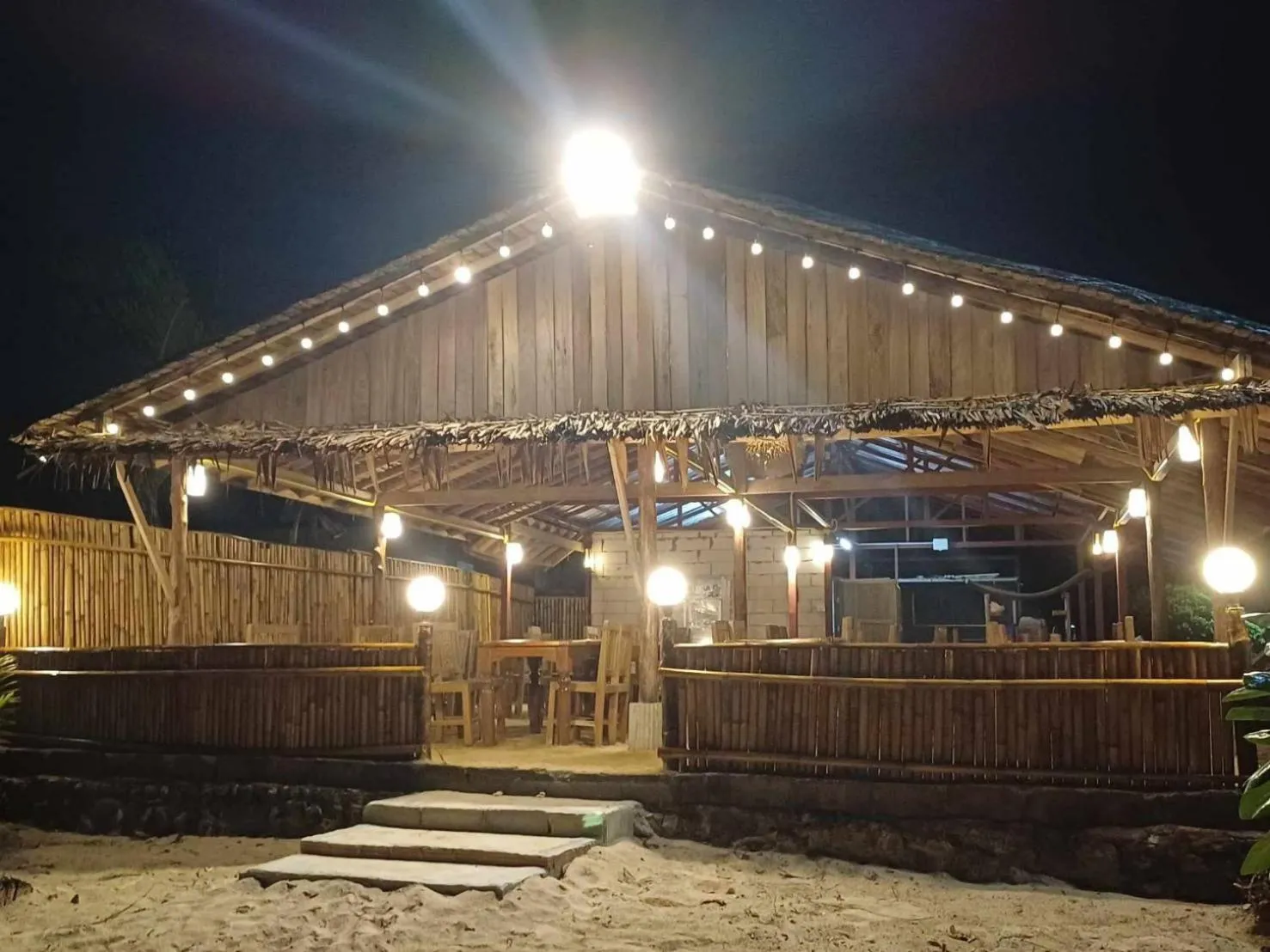 Restaurant/places to eat in Lanta Mermaid Resort