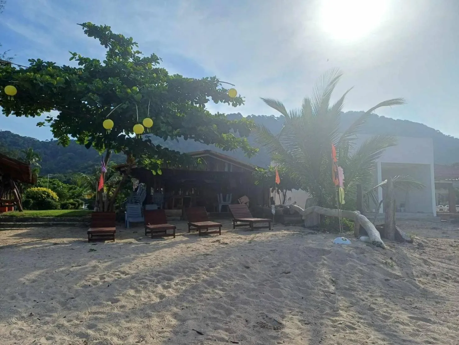 Beach in Lanta Mermaid Resort