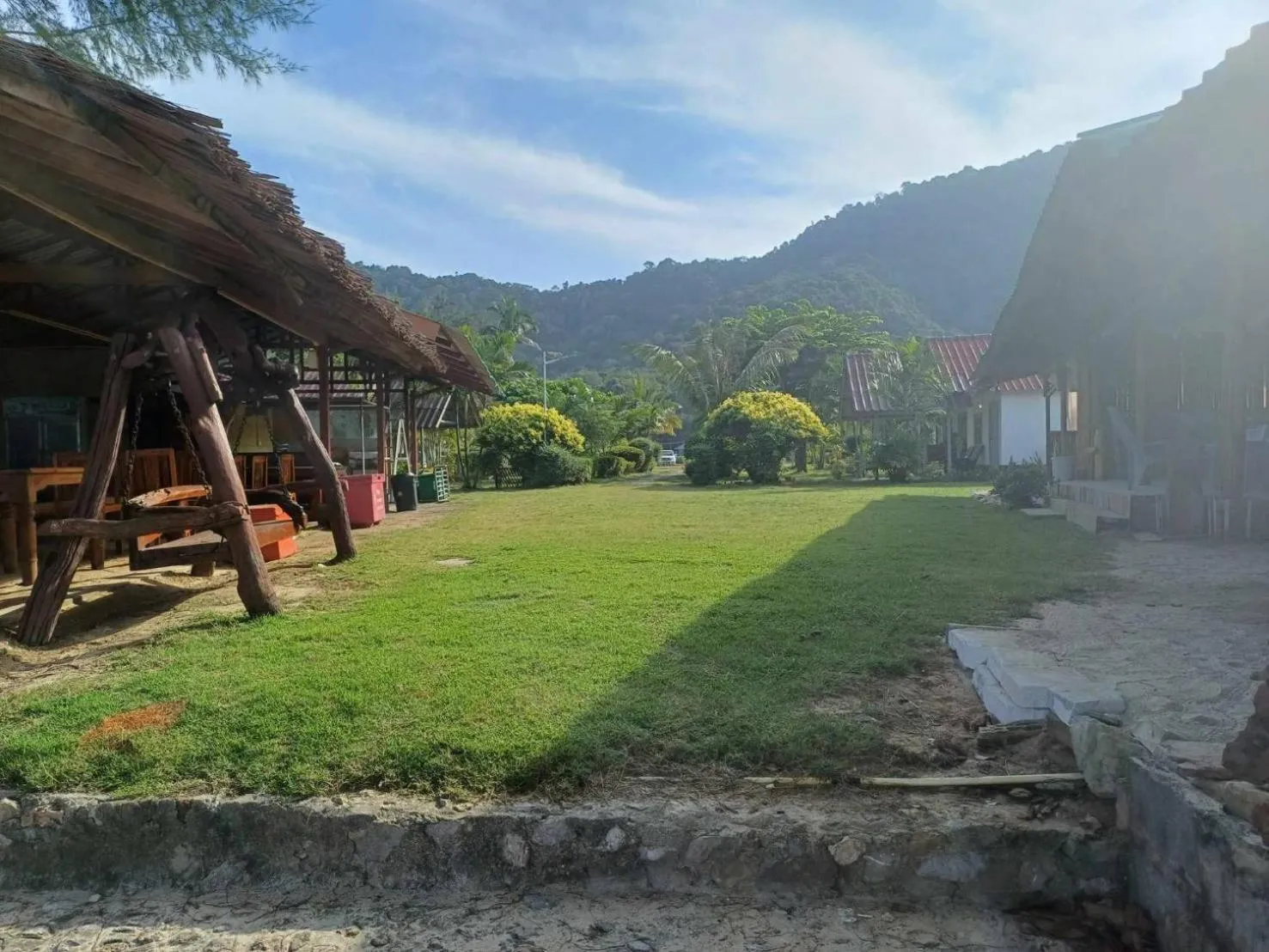 Restaurant/places to eat in Lanta Mermaid Resort