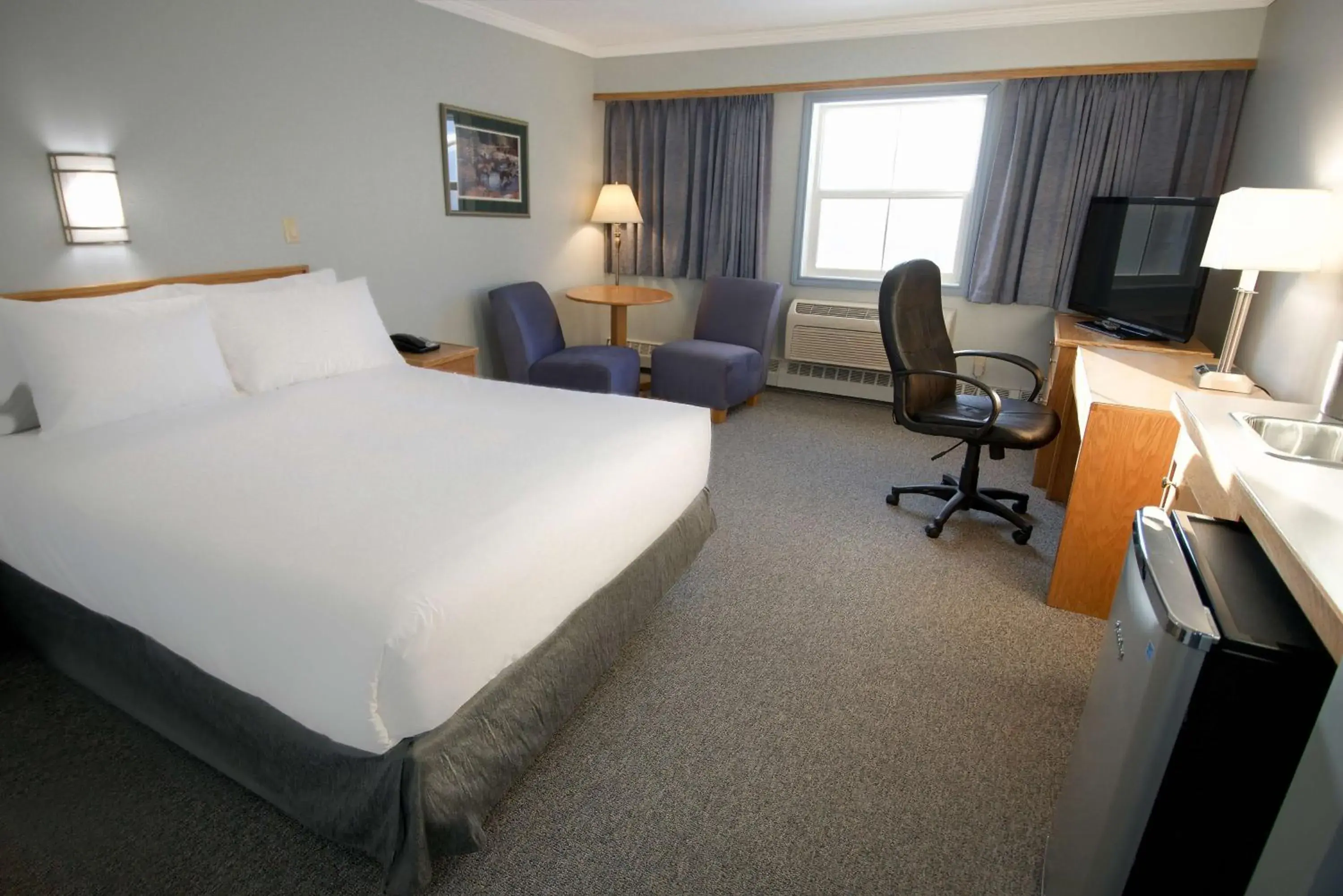 Deluxe Queen Room in Eldorado, a Coast Hotel Deluxe Queen Room in Eldorado, a Coast Hotel