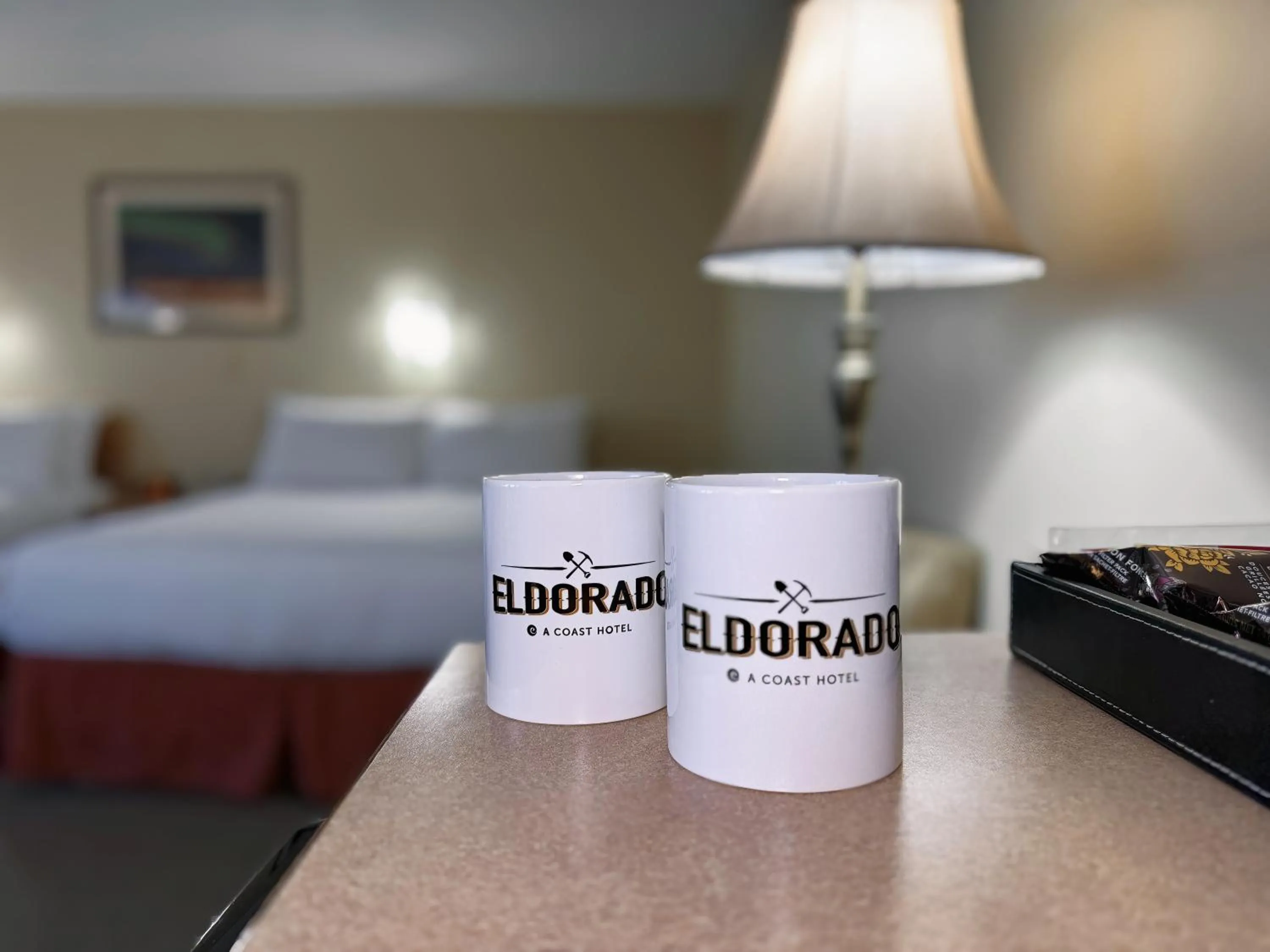 Coffee/tea facilities, Bed in Eldorado, a Coast Hotel