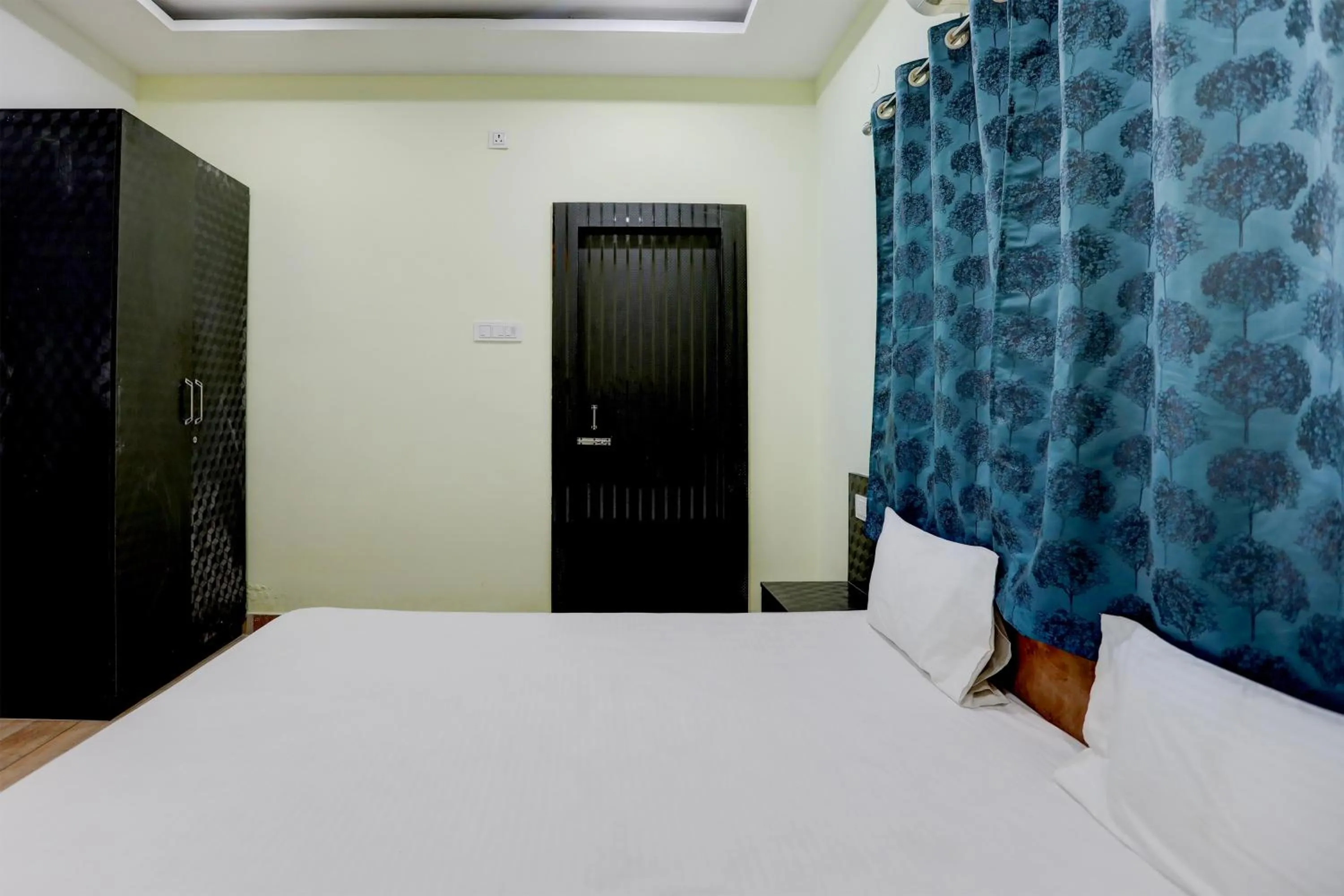 Bedroom in Super Hotel O The Nirvana Resorts