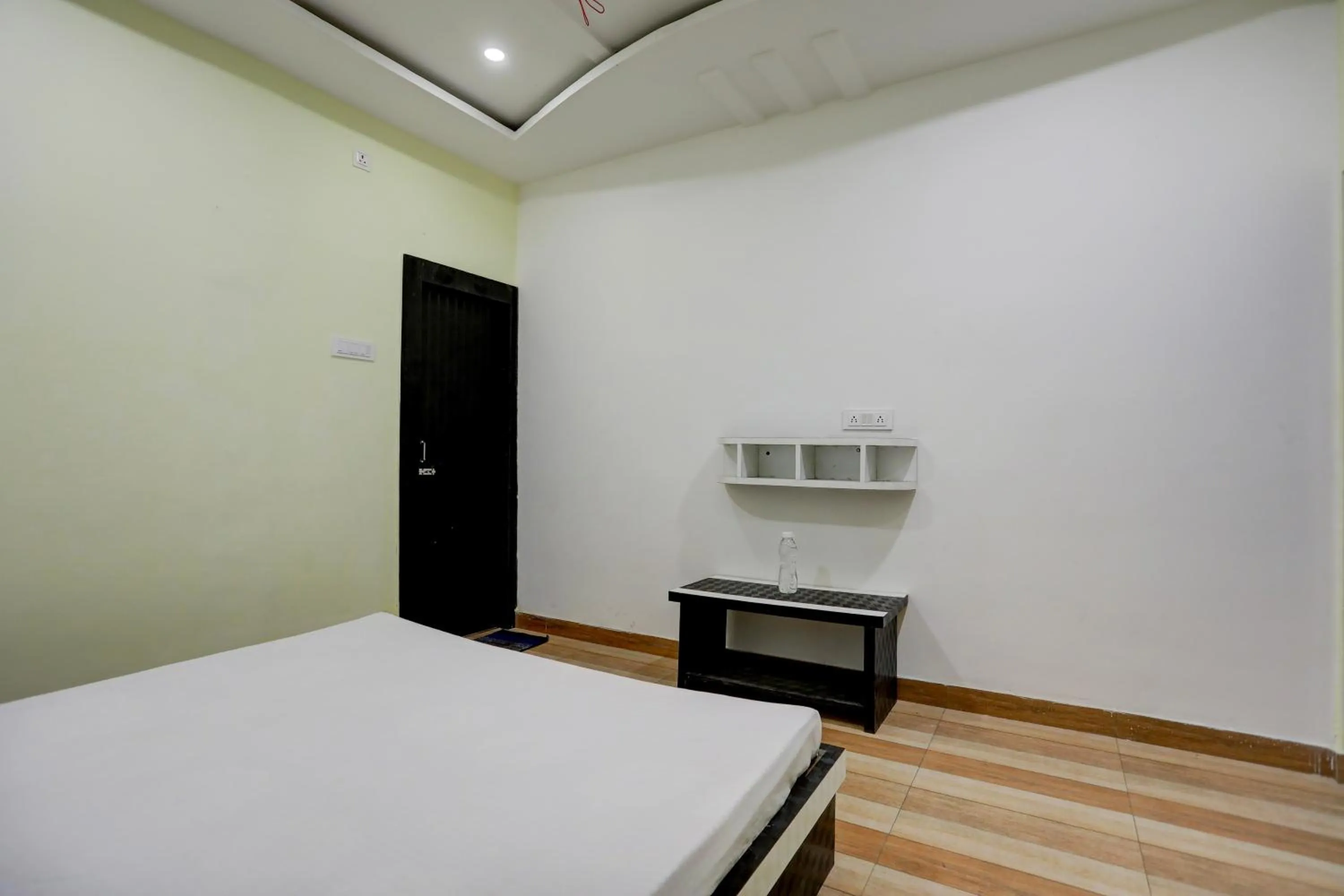 Bedroom, Bed in Super Hotel O The Nirvana Resorts