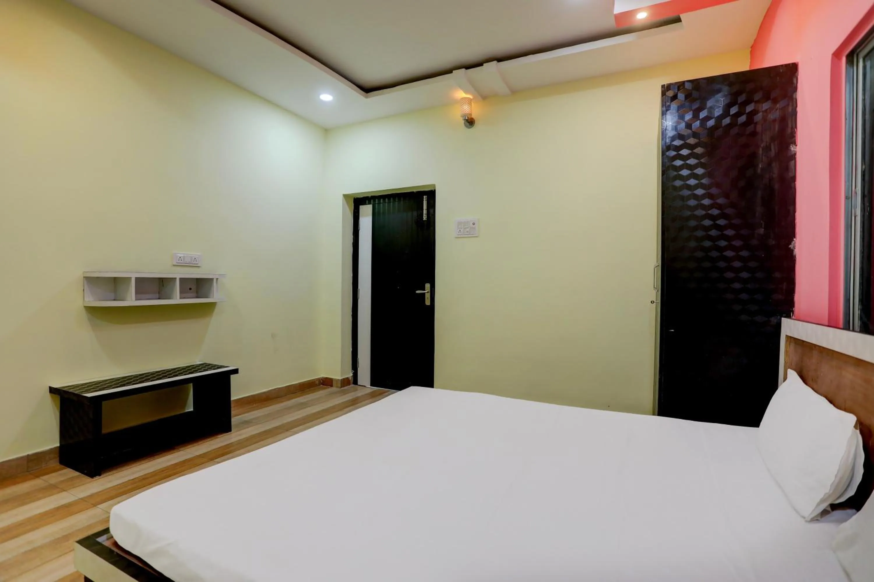 Bedroom, Bed in Super Hotel O The Nirvana Resorts