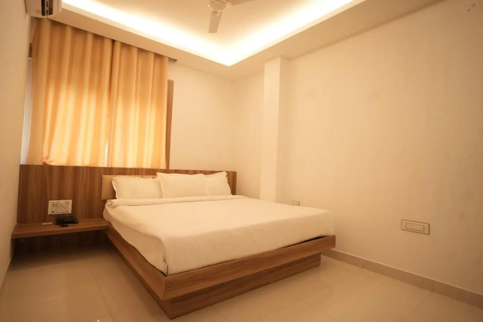 Bed in Hotel Shanti International Bed in Hotel Shanti International