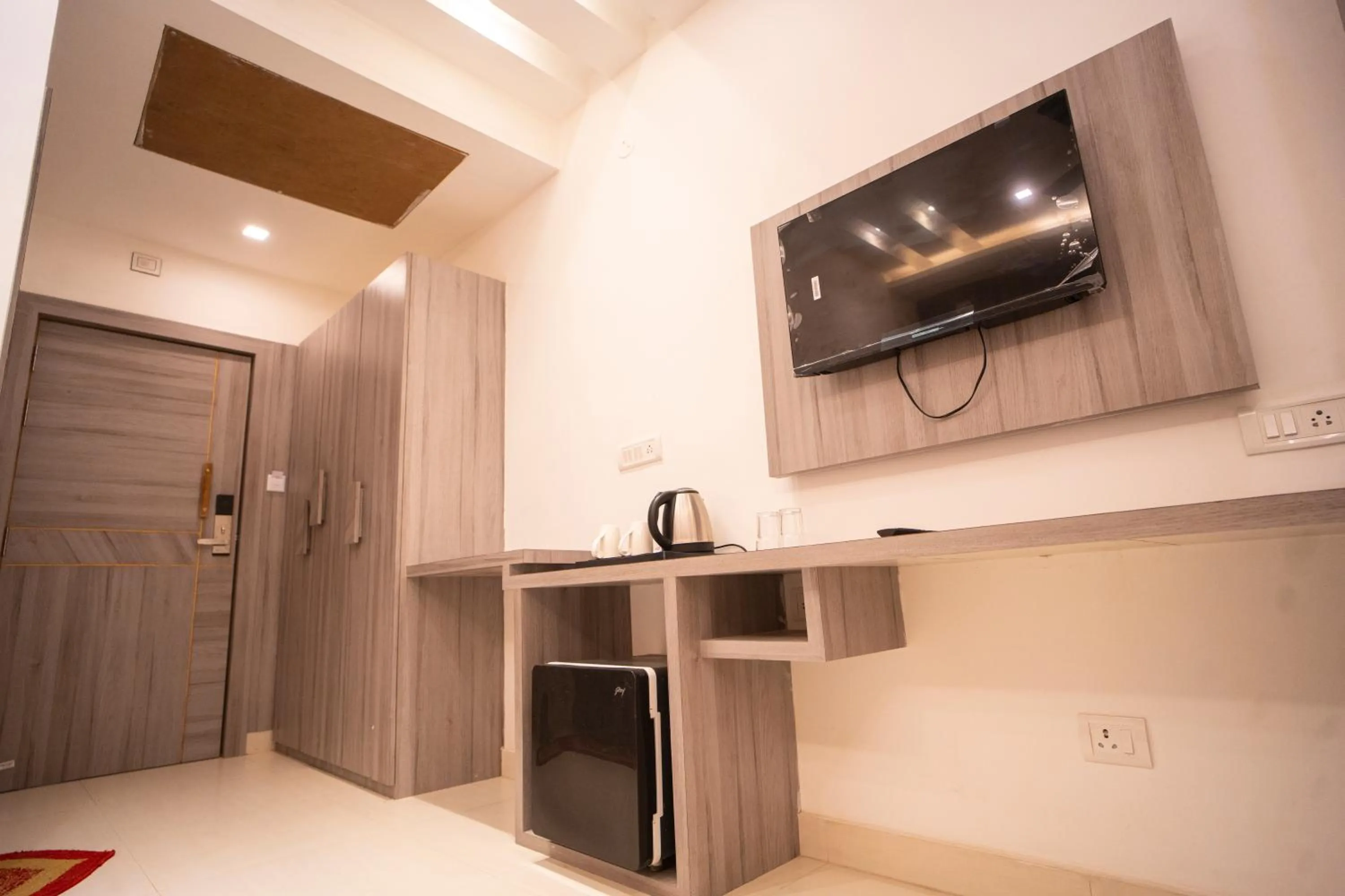 TV and multimedia in Hotel Shanti International