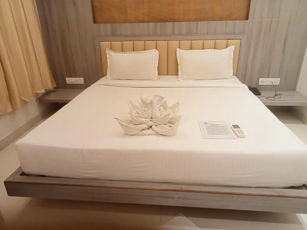 Bed in Hotel Shanti International