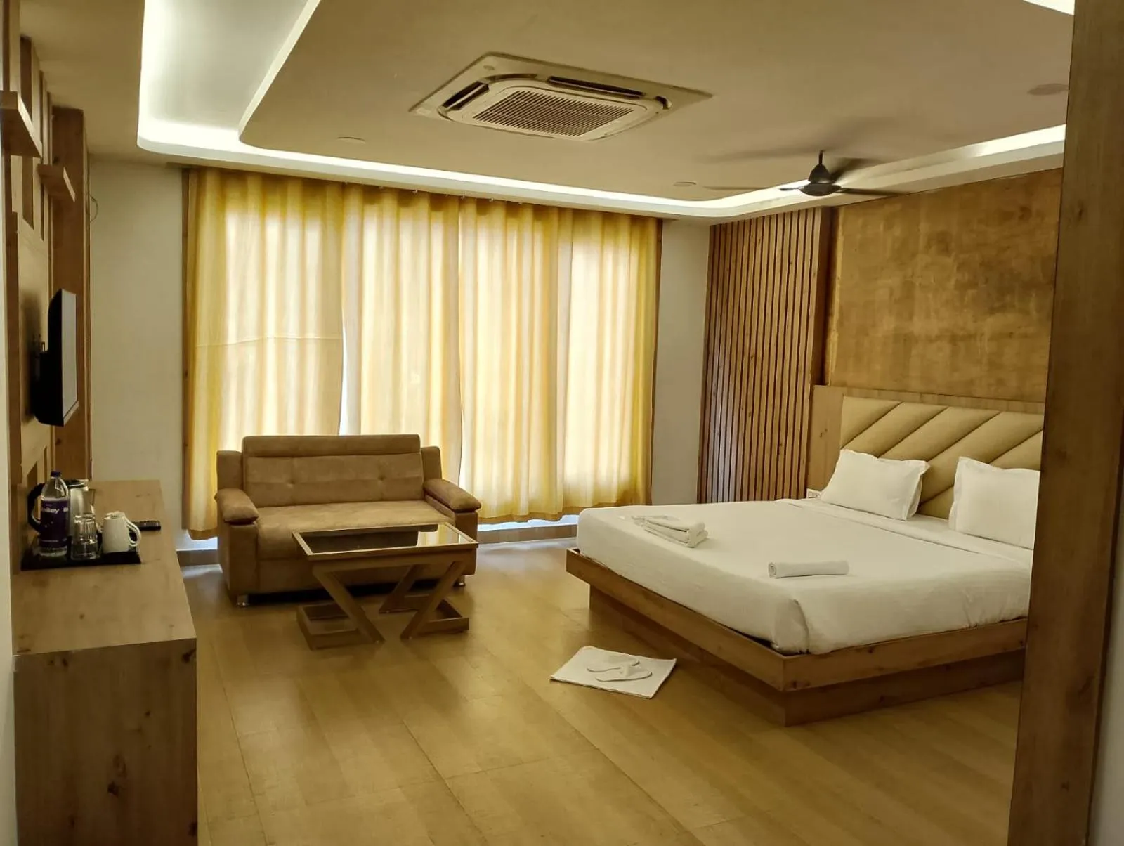 Bed in Hotel Shanti International