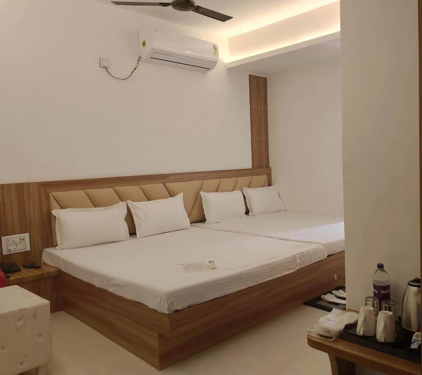 Bed in Hotel Shanti International