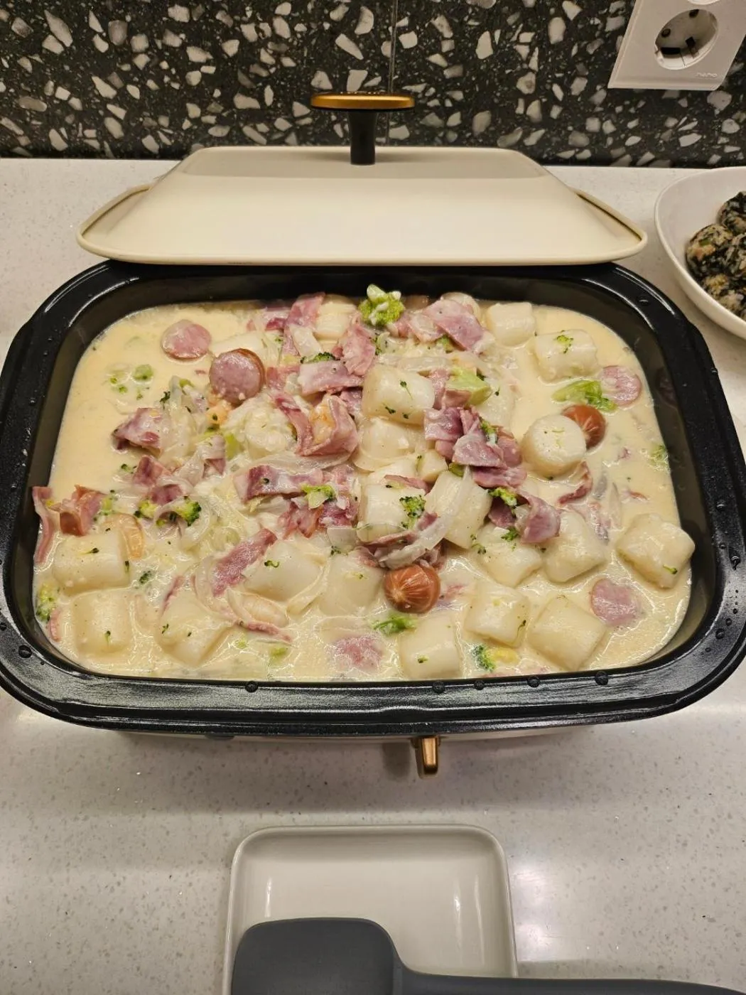 February Hotel SeongSeo