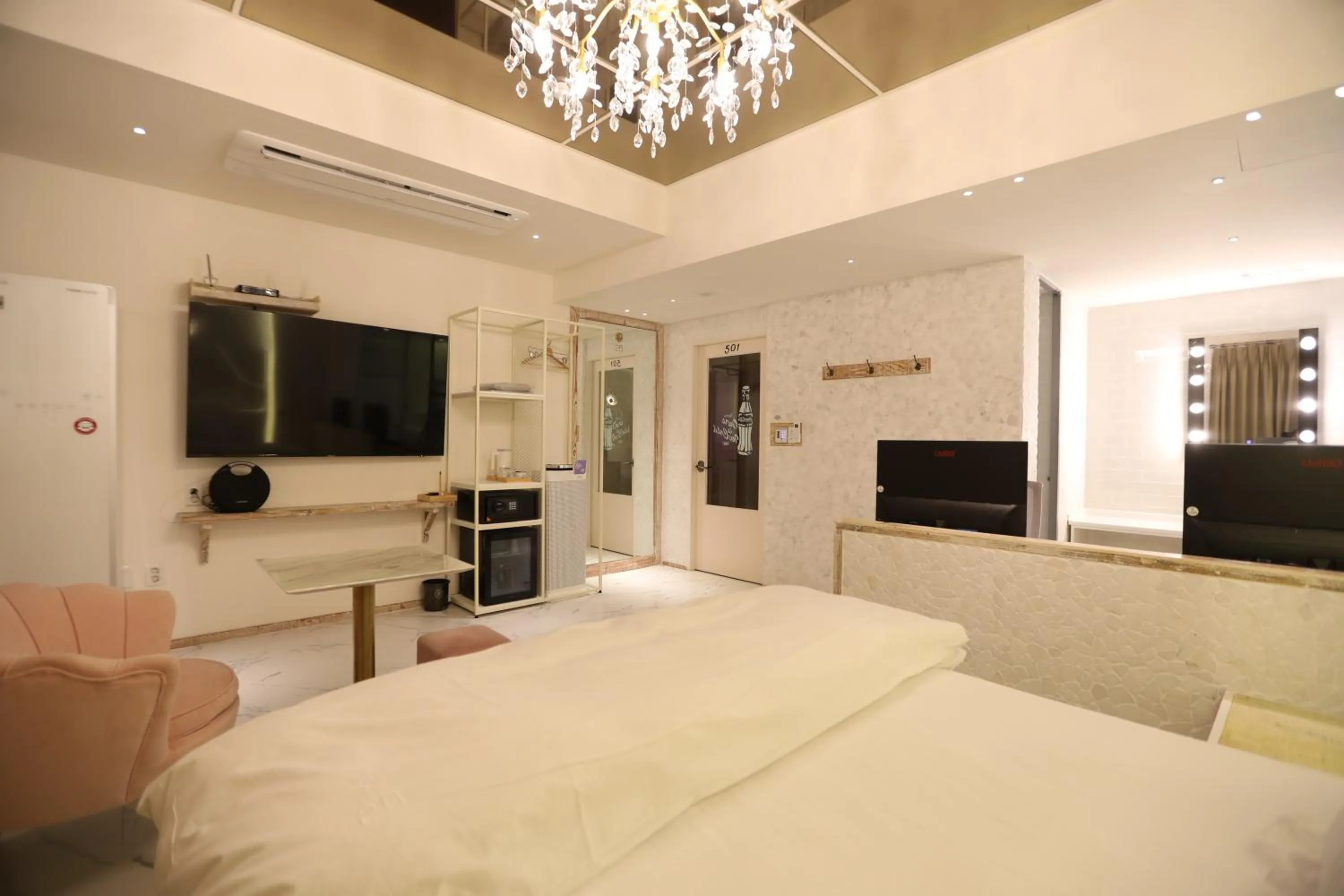 Bed in February Hotel SeongSeo