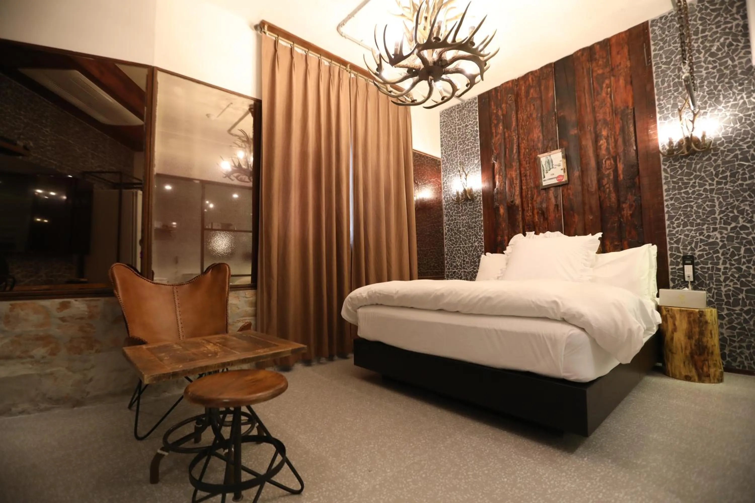 Bed in February Hotel SeongSeo