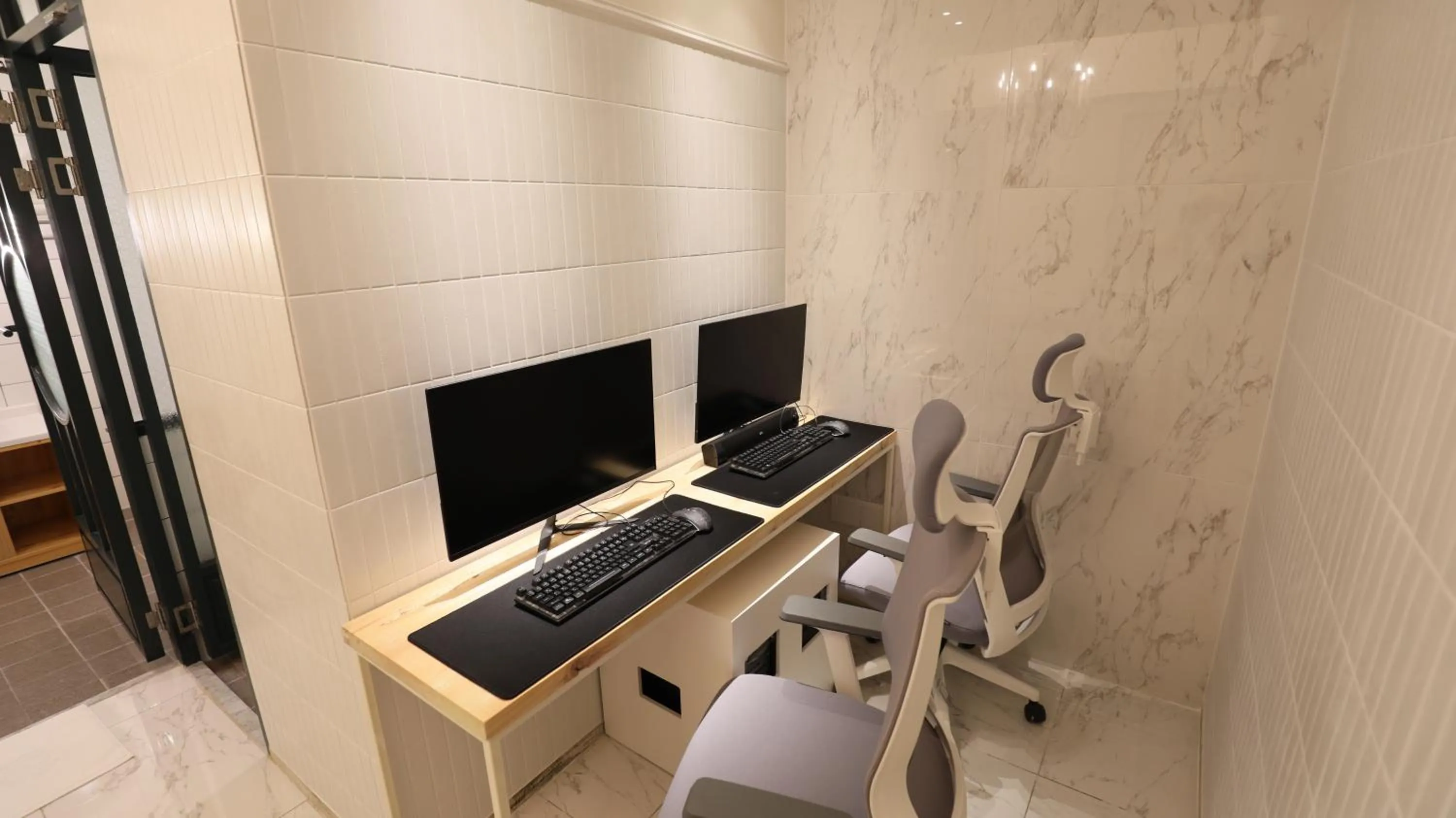 February Hotel SeongSeo