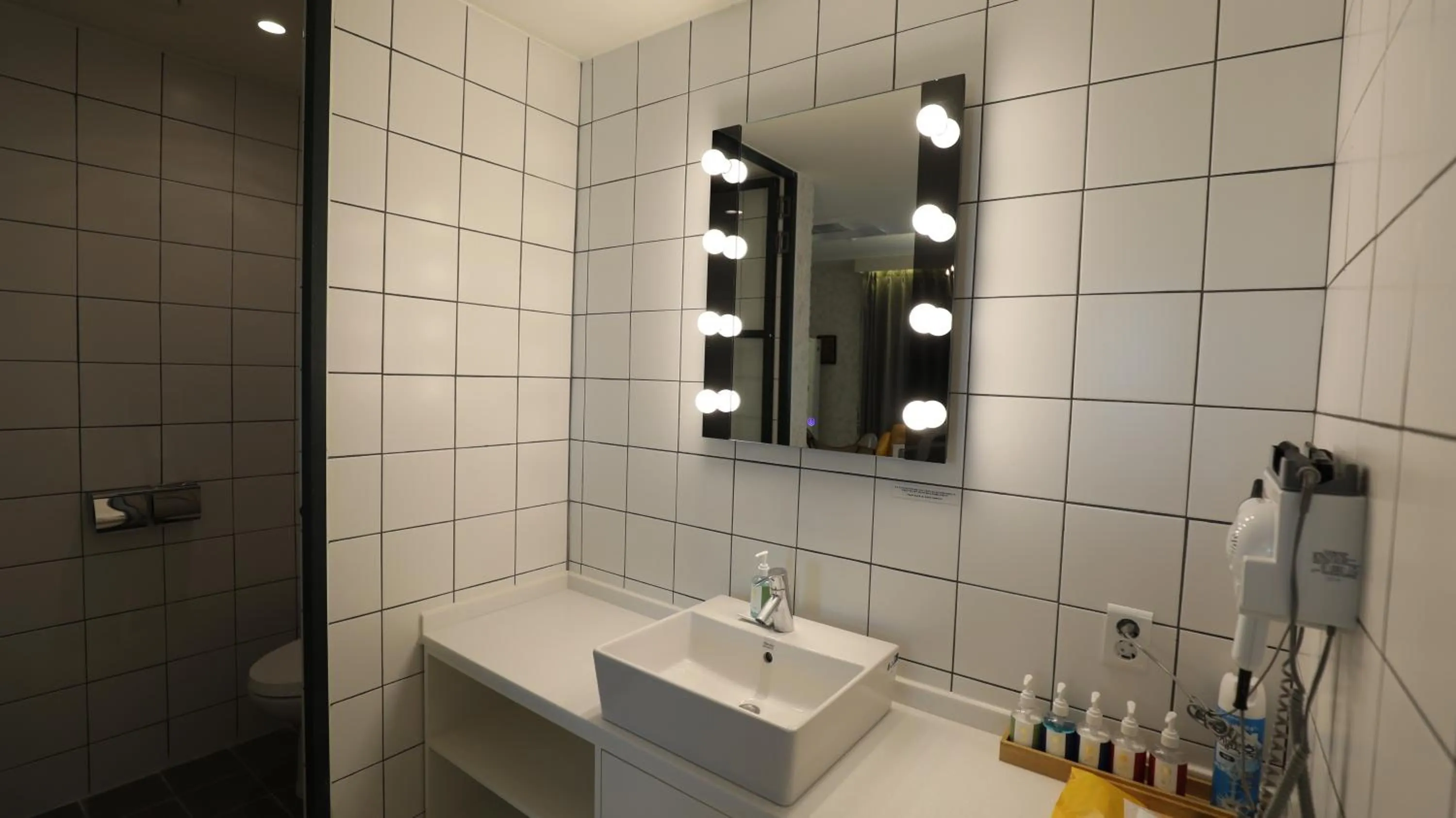 February Hotel SeongSeo