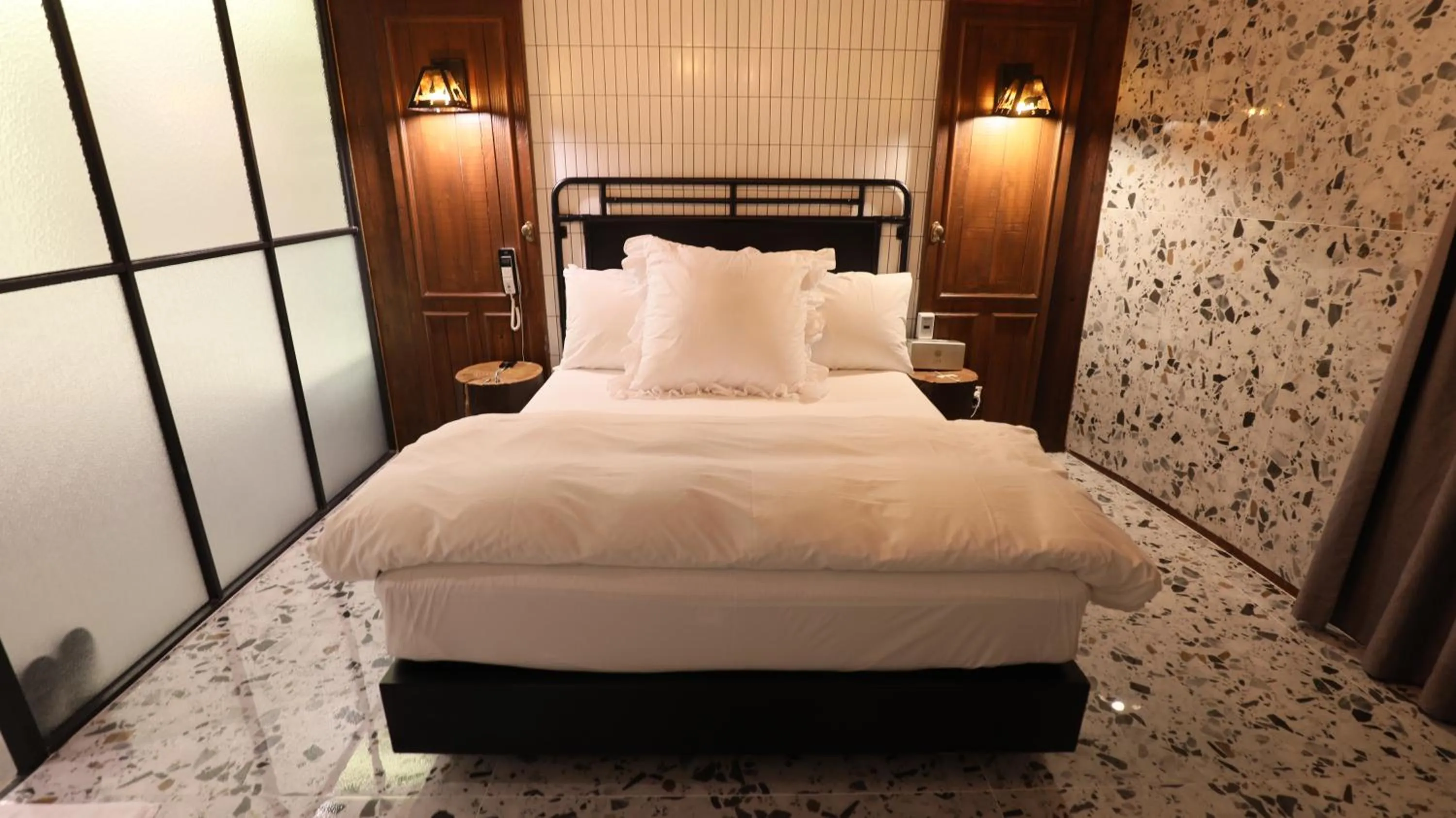 Bed in February Hotel SeongSeo