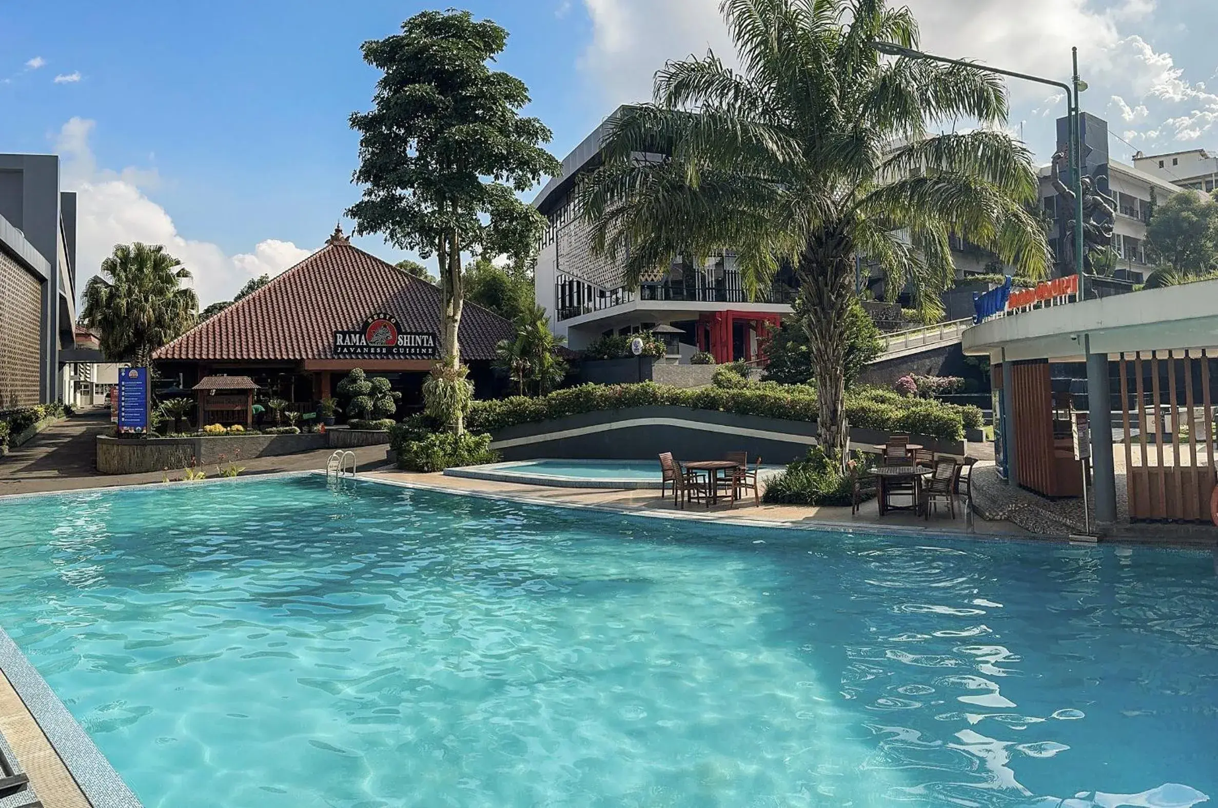 Swimming pool in Griya Persada Convention Hotel & Resort Bandungan Swimming pool in Griya Persada Convention Hotel & Resort Bandungan
