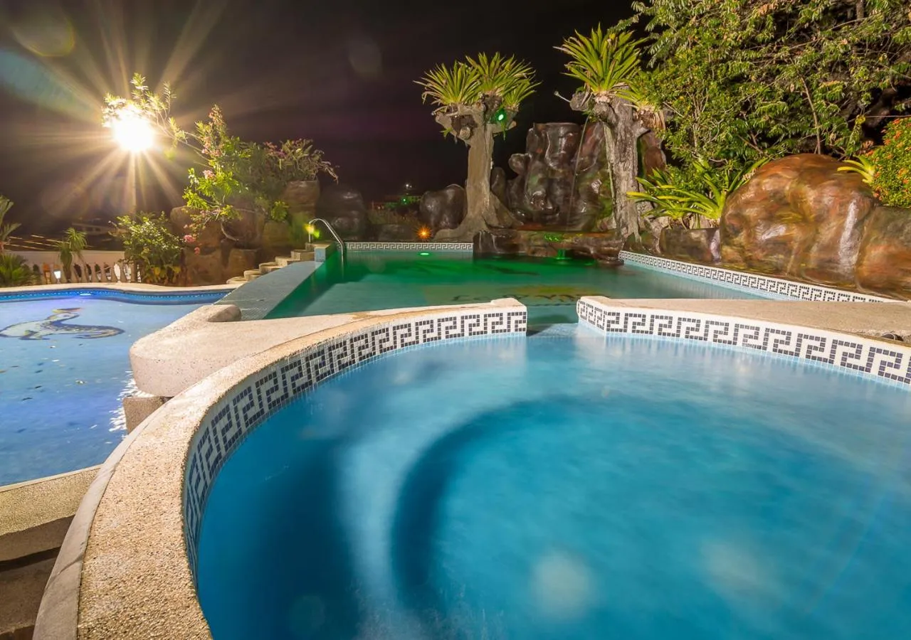 Hot Tub in Hotel Le Priss