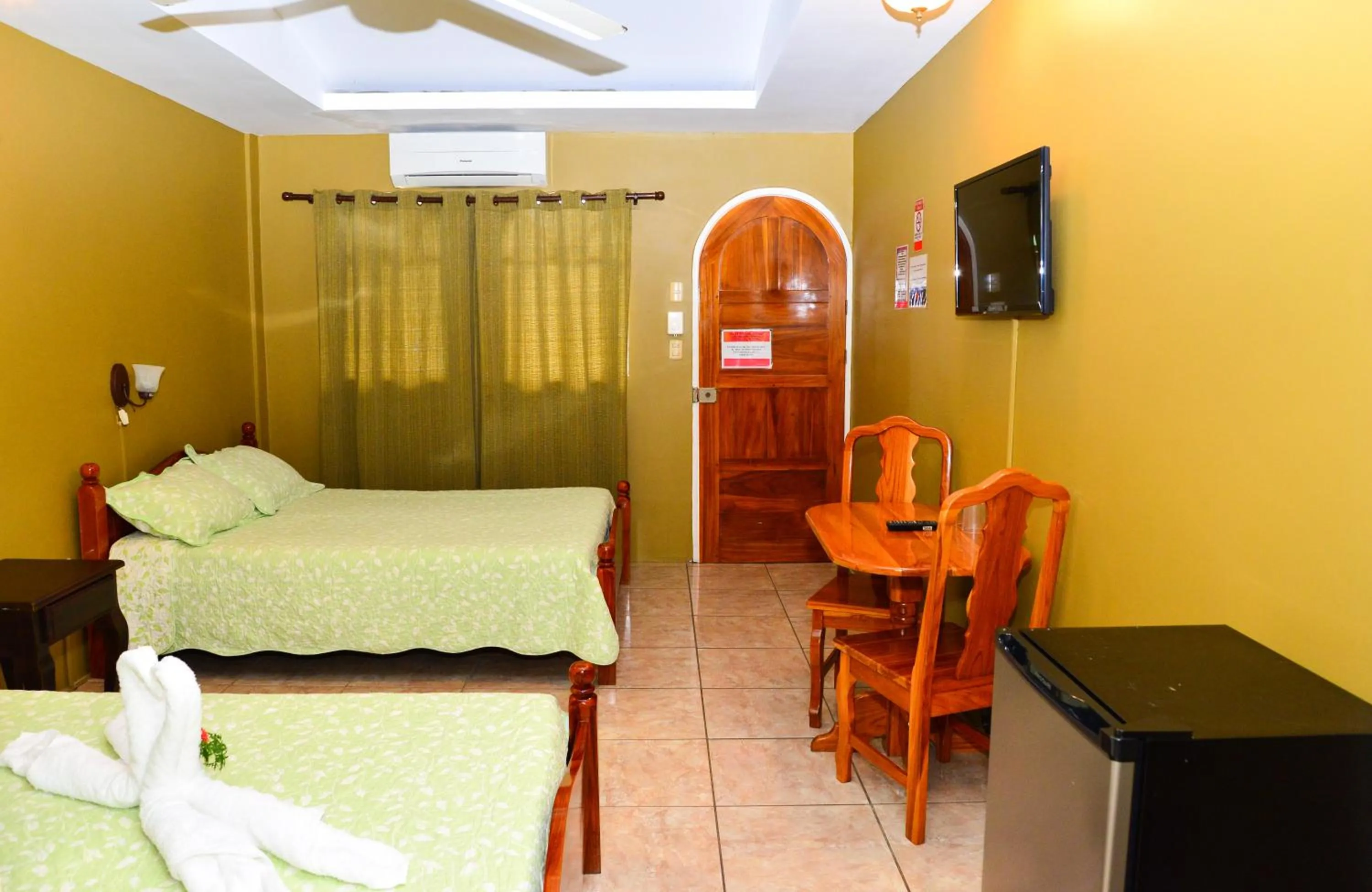 TV and multimedia, Bed in Hotel Le Priss