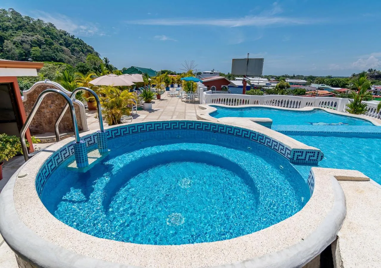 Hot Tub in Hotel Le Priss