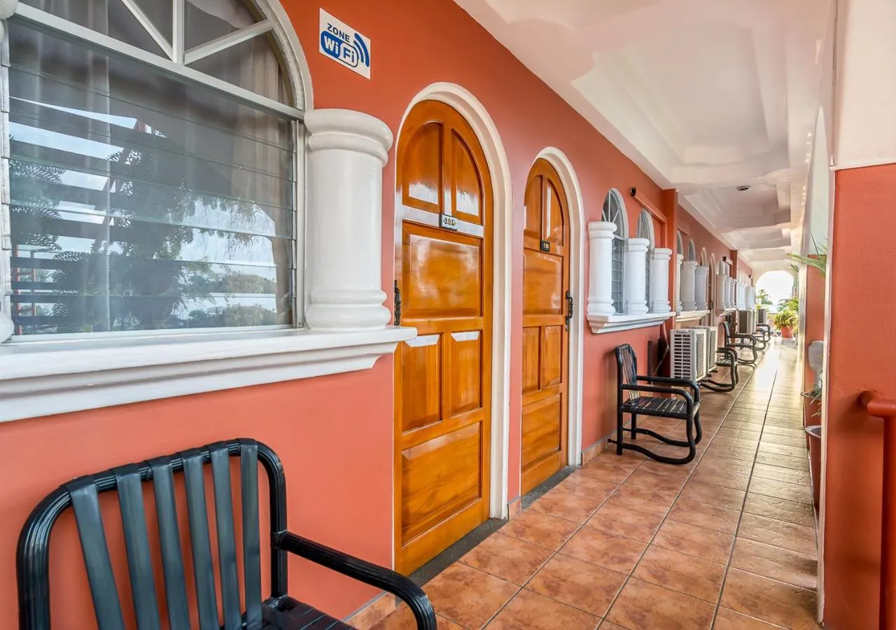 Photo of the whole room in Hotel Le Priss