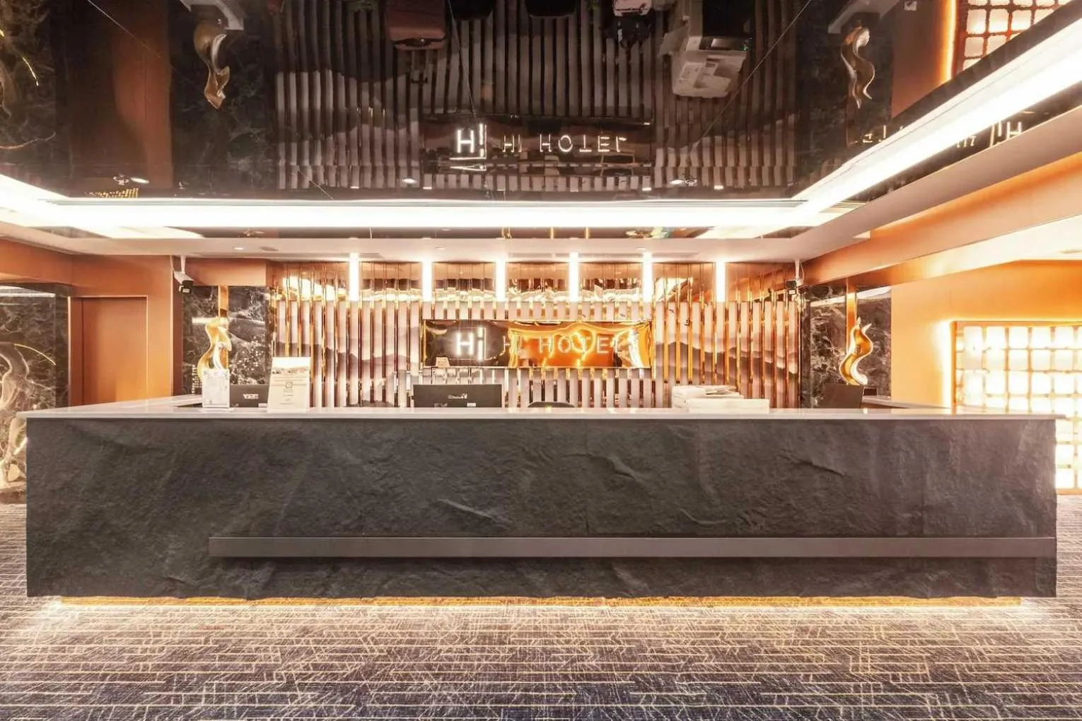 Property building in Palette Hi Hotel Bangkok