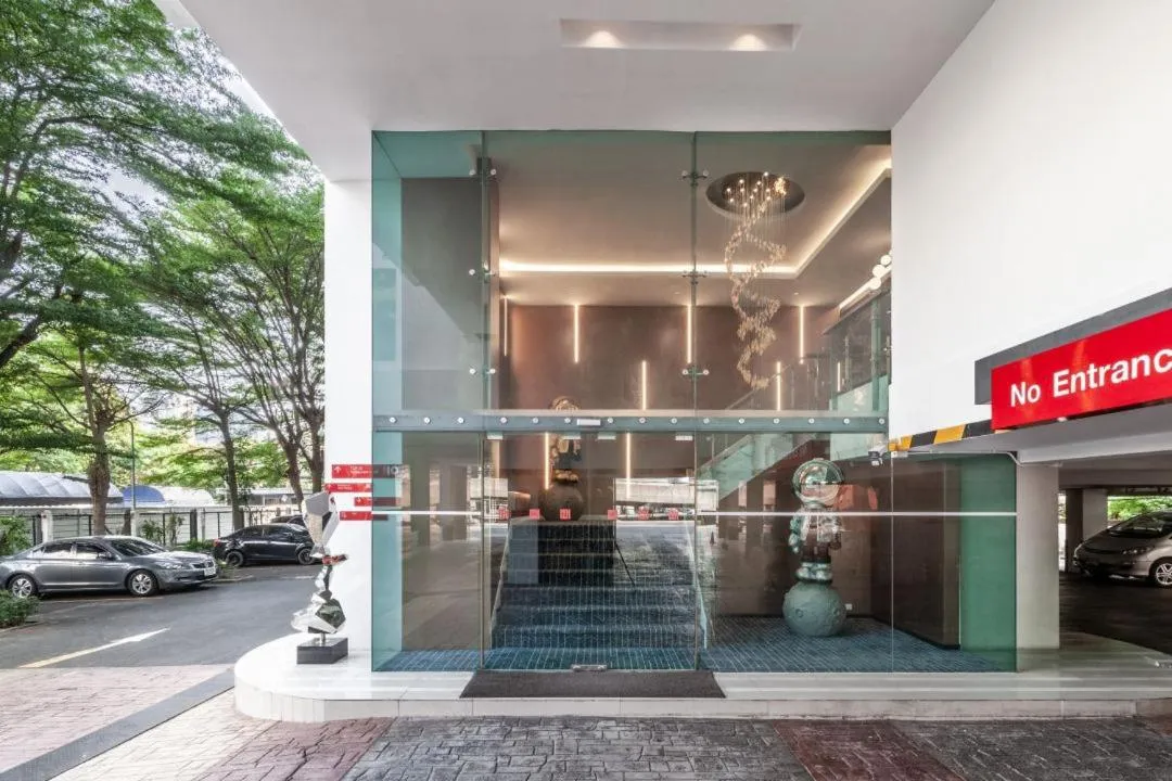 Facade/entrance in Hi Hotel