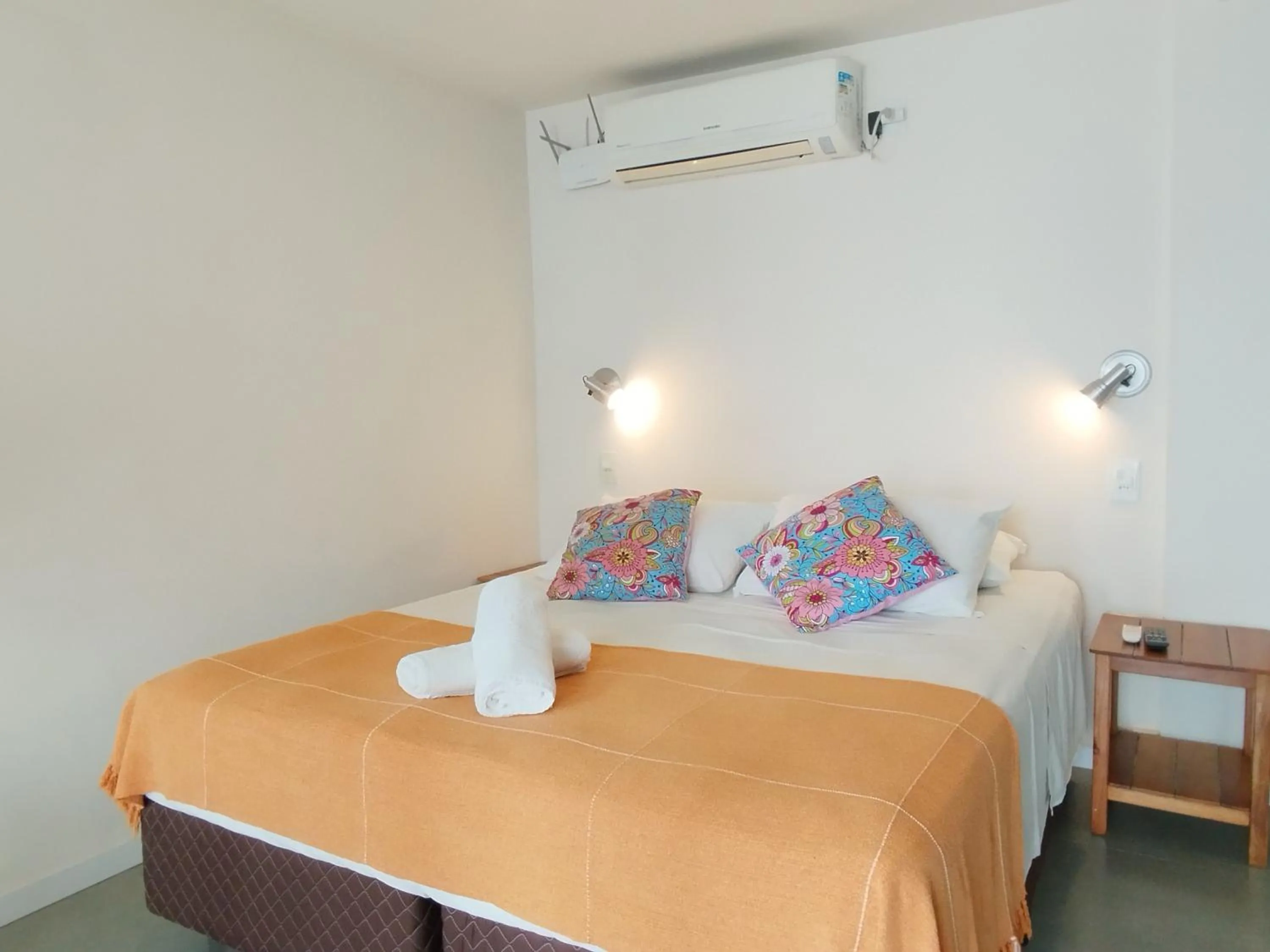 Bed in Residencial Vila do Sol, Apartamentos com pé na areia